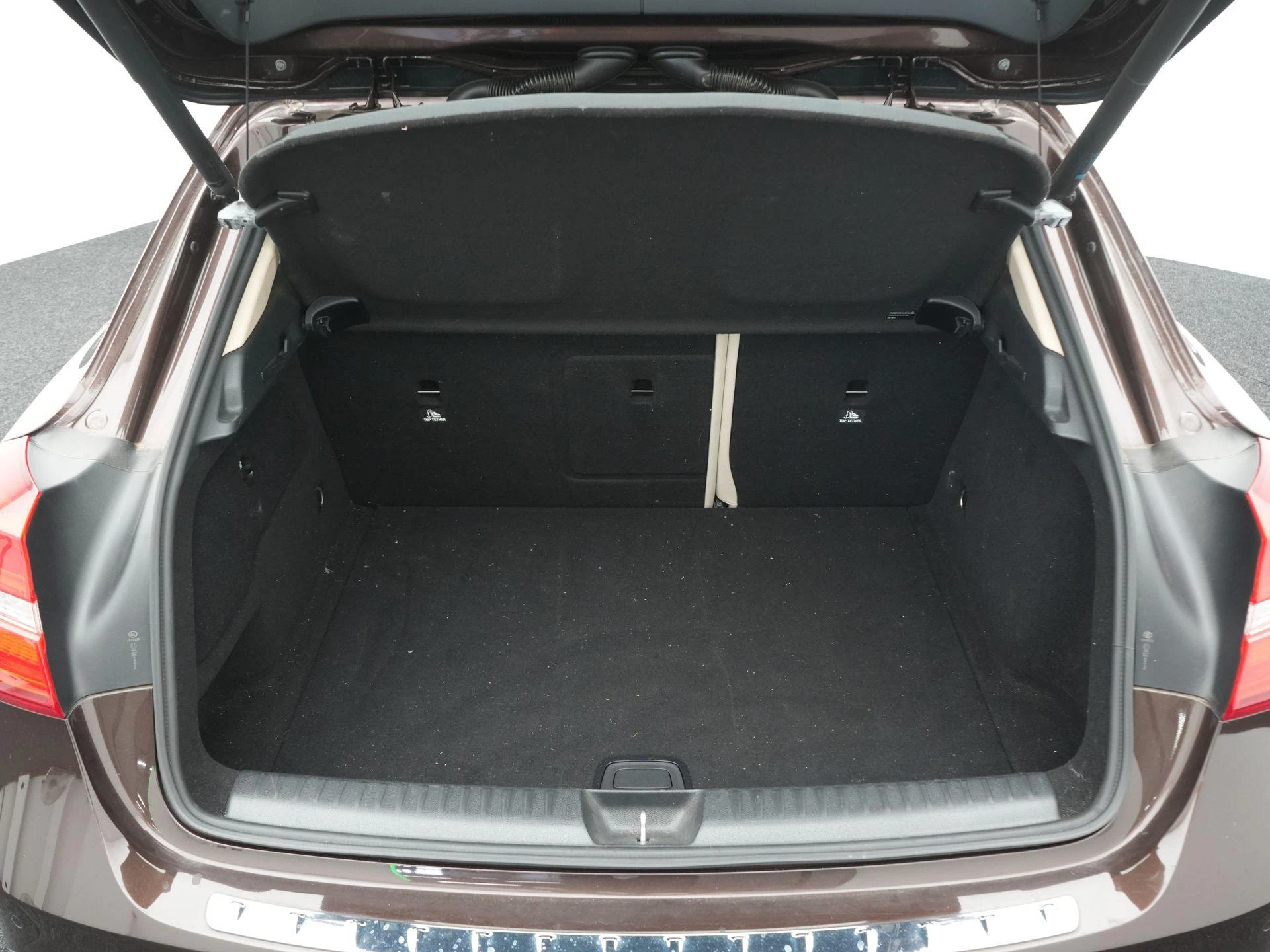 Mercedes-Benz-GLA-image-30