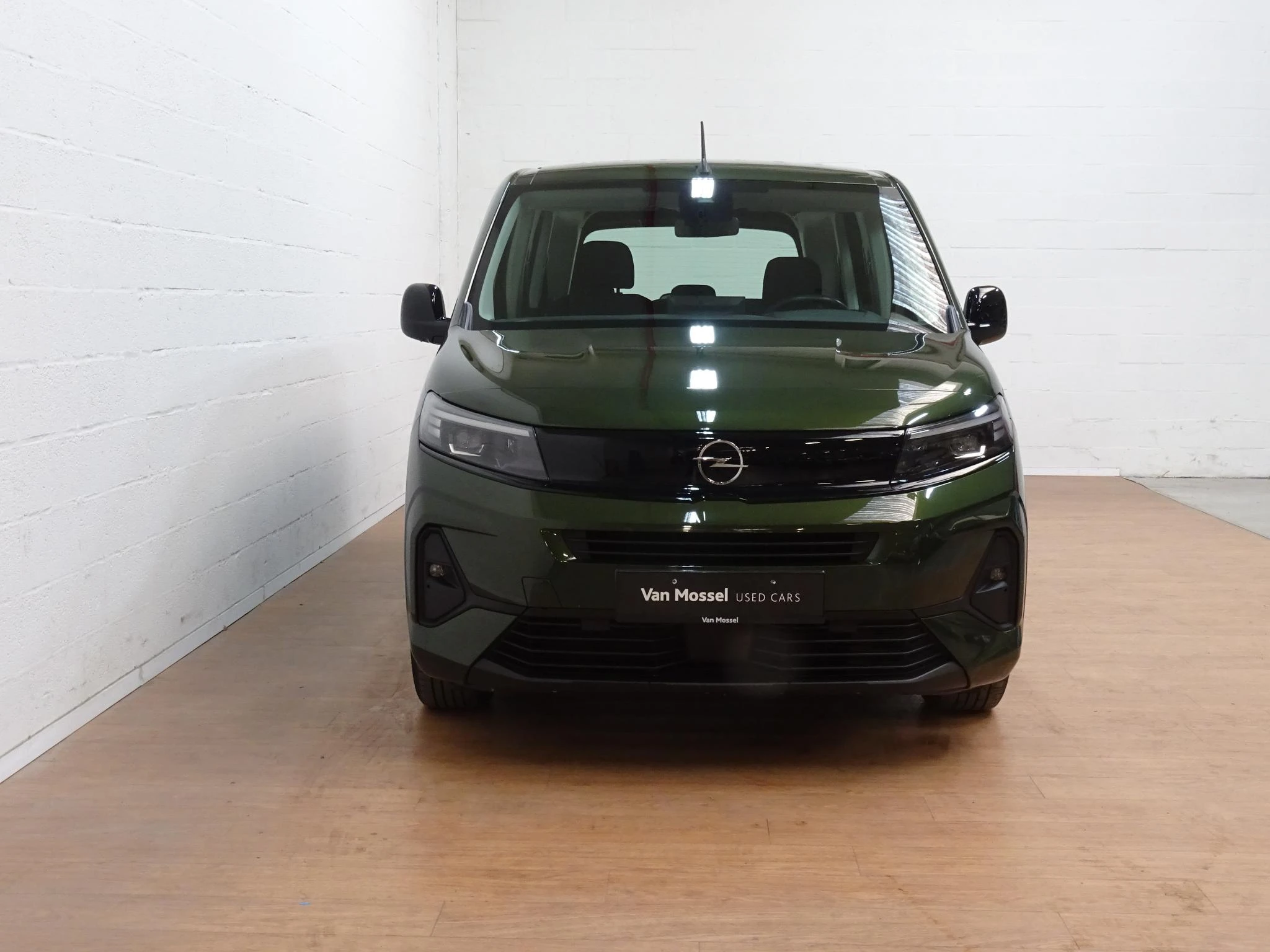 Opel-Combo Life-image-9