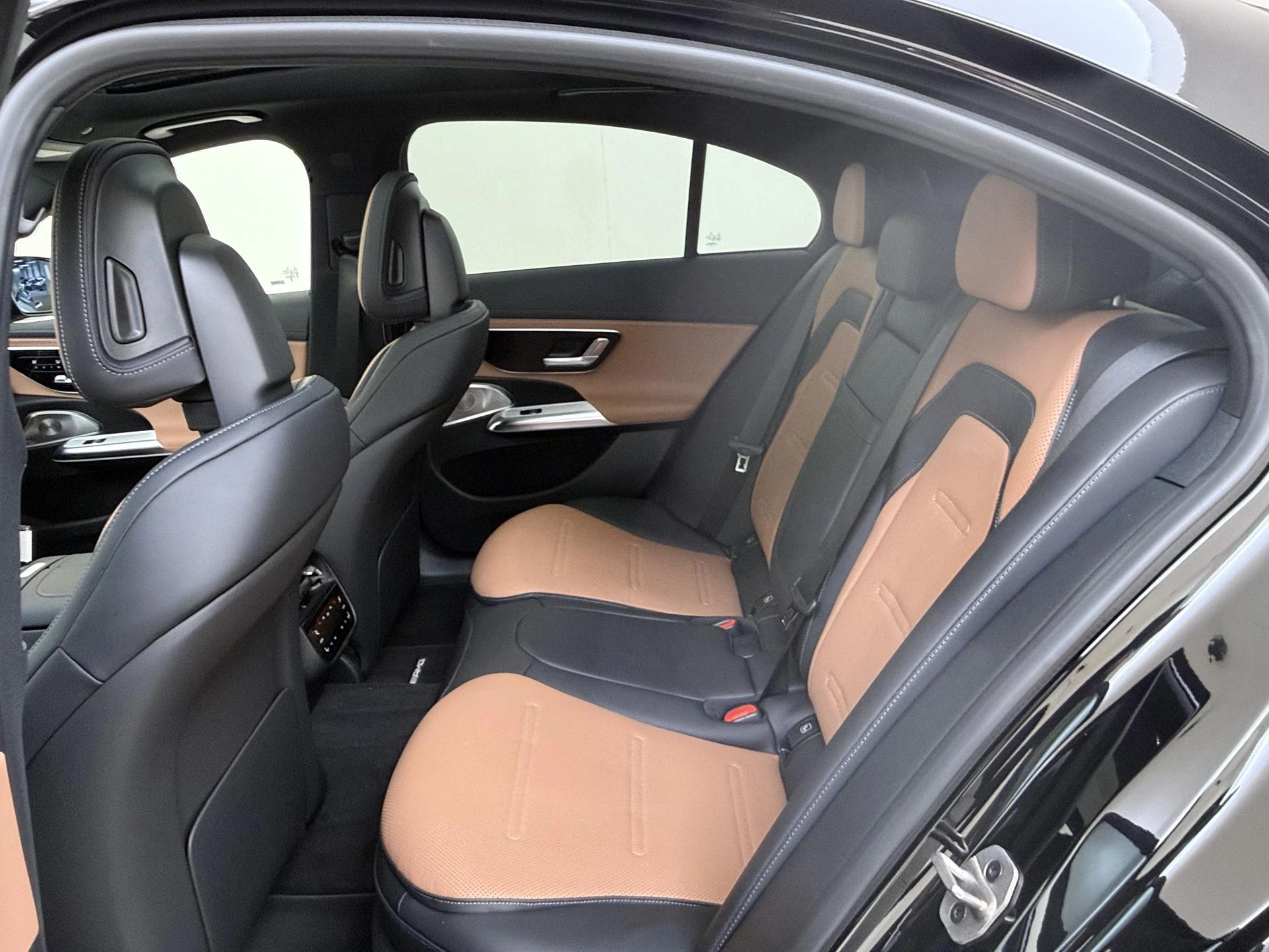 Mercedes-Benz-E-Klasse-image-14
