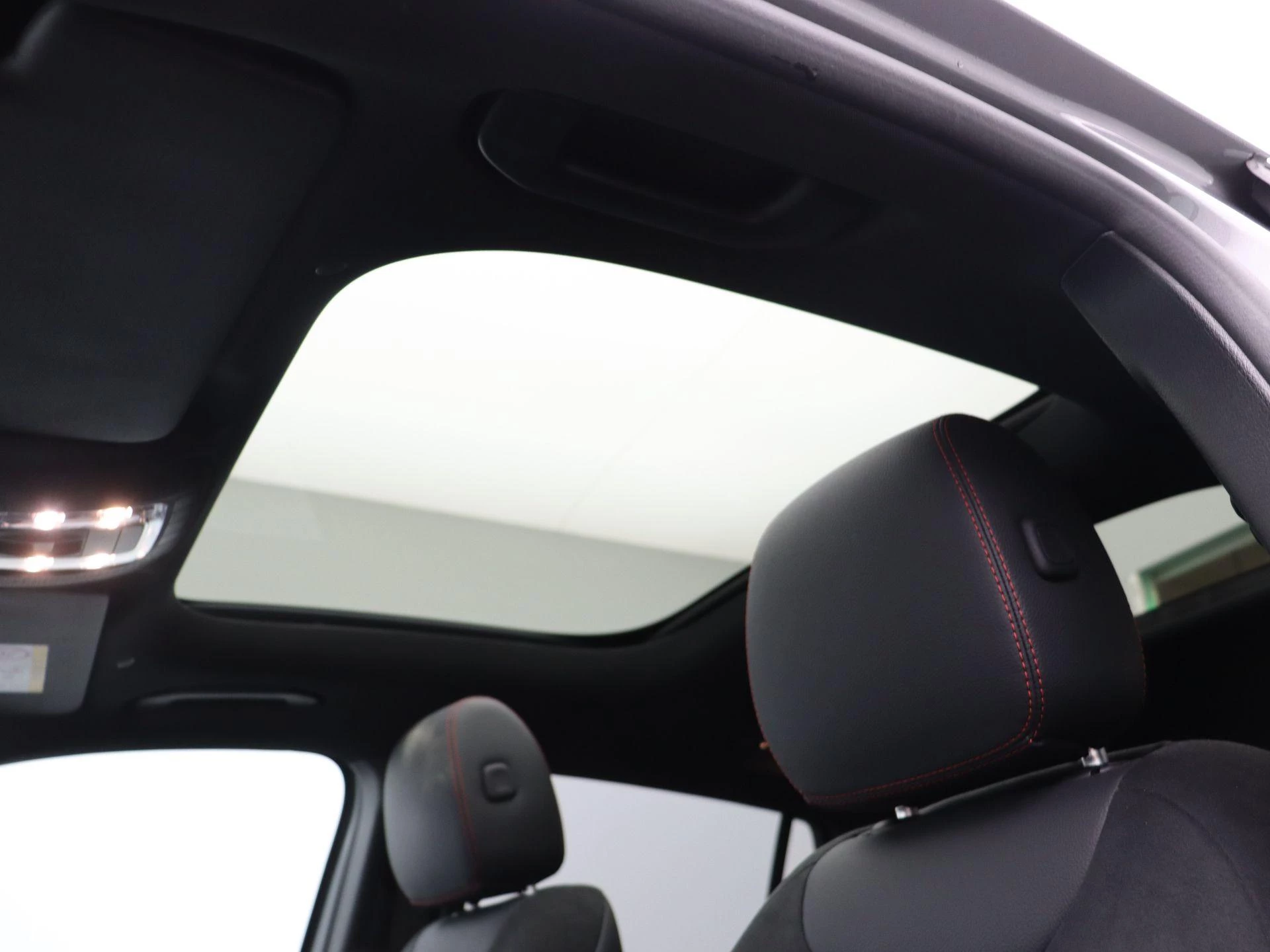 Mercedes-Benz EQA 250+ STAR EDITION + AMG + PANO DAK + BURMESTER + TREKHAAK + HEAD UP