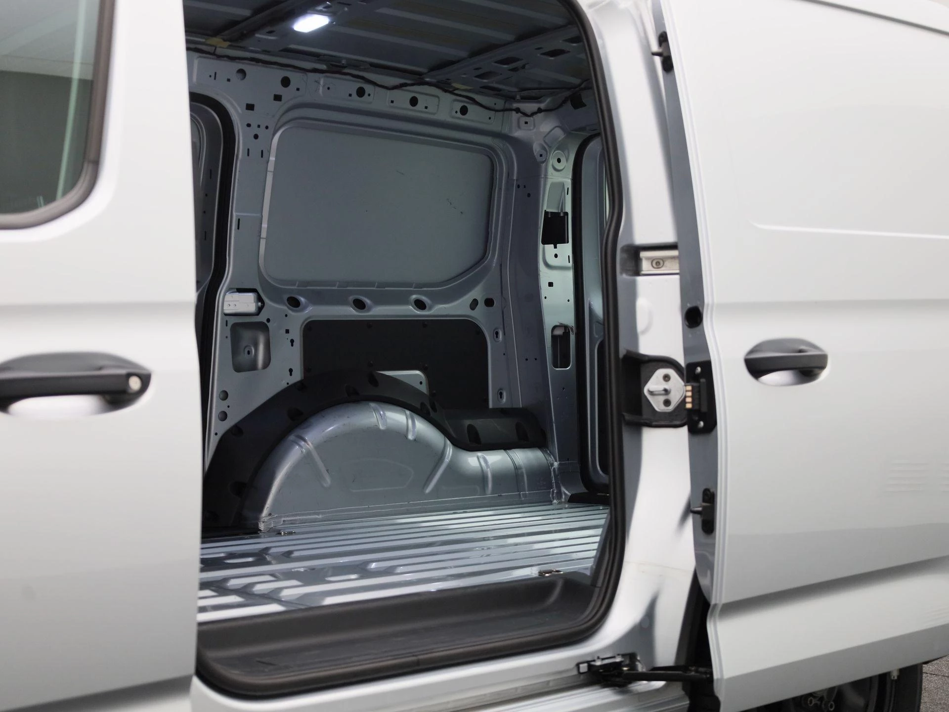 Volkswagen-Caddy-image-18