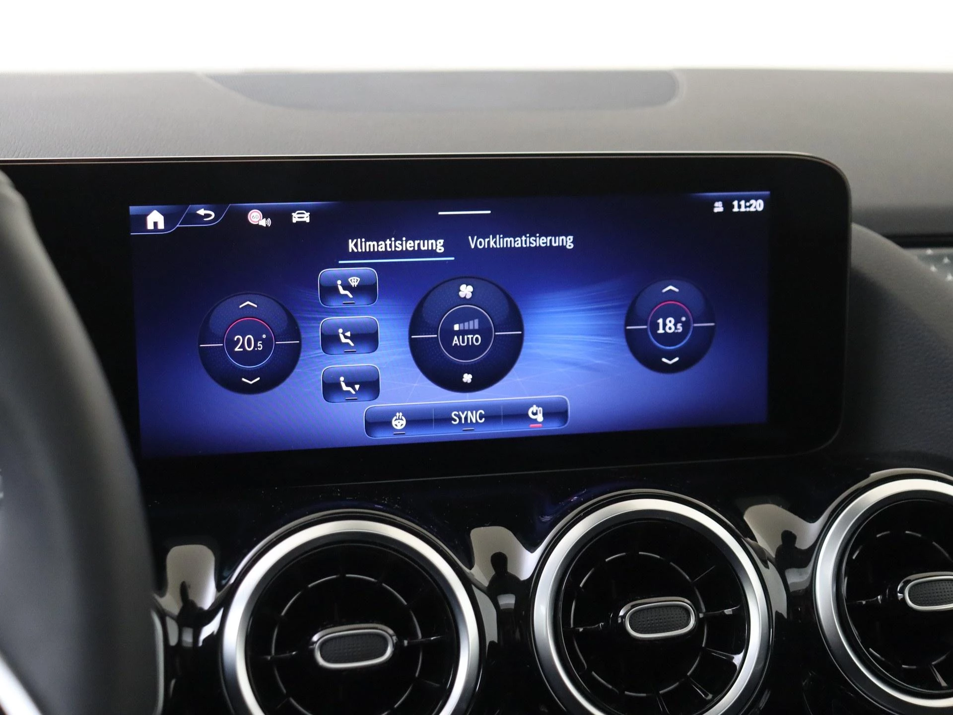 Mercedes-Benz-GLA-image-19