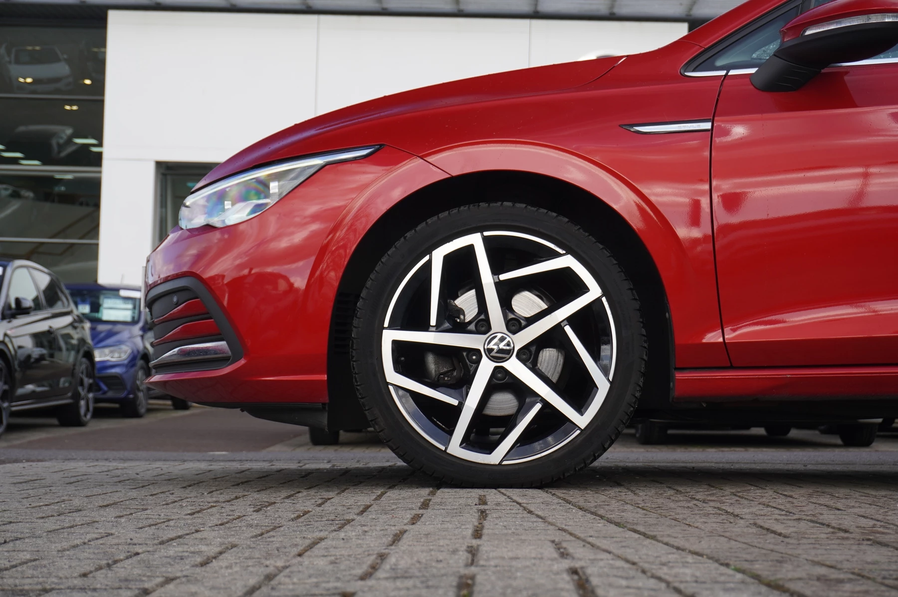Volkswagen-Golf-image-4