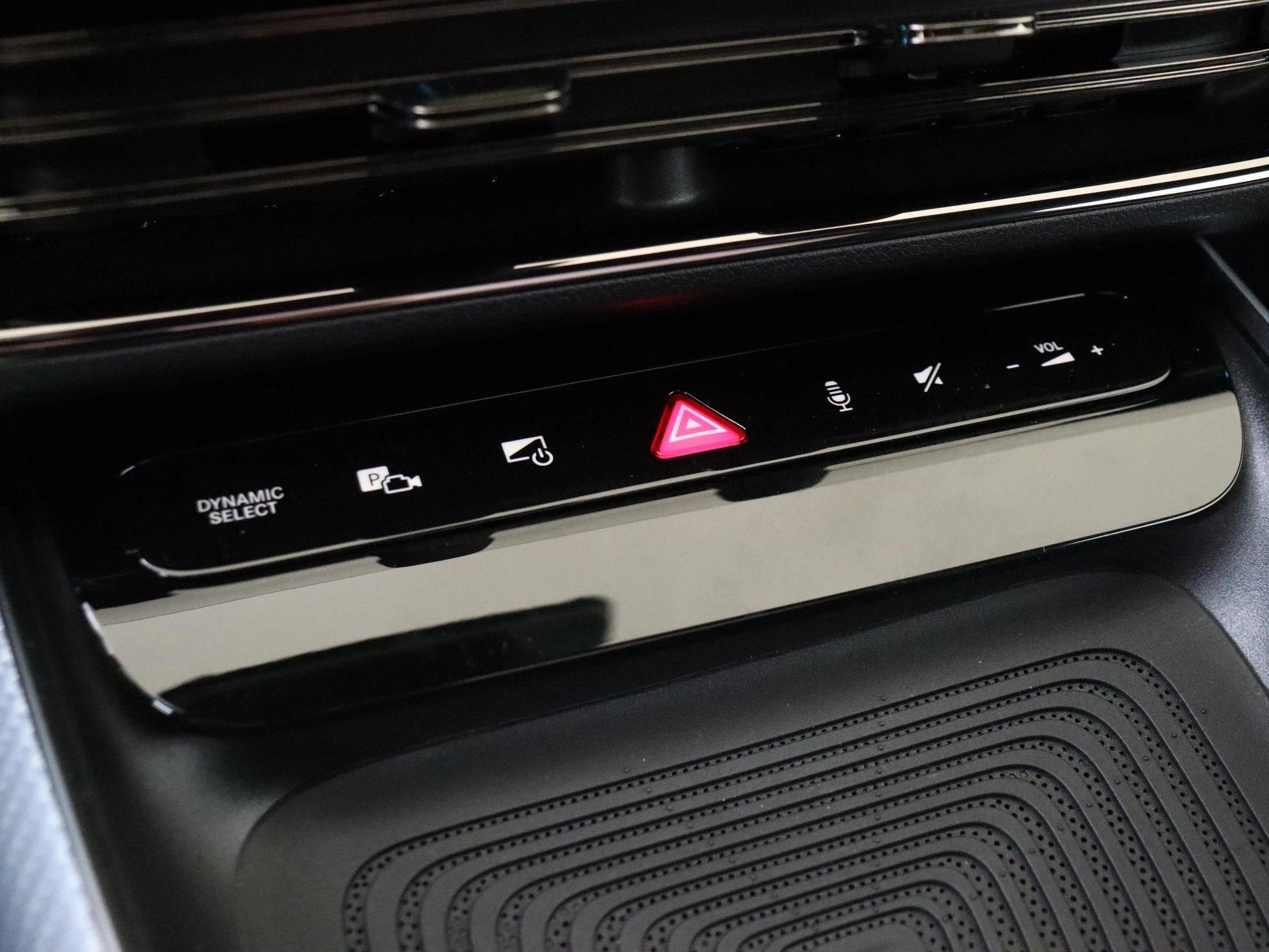 Mercedes-Benz-CLA-image-22