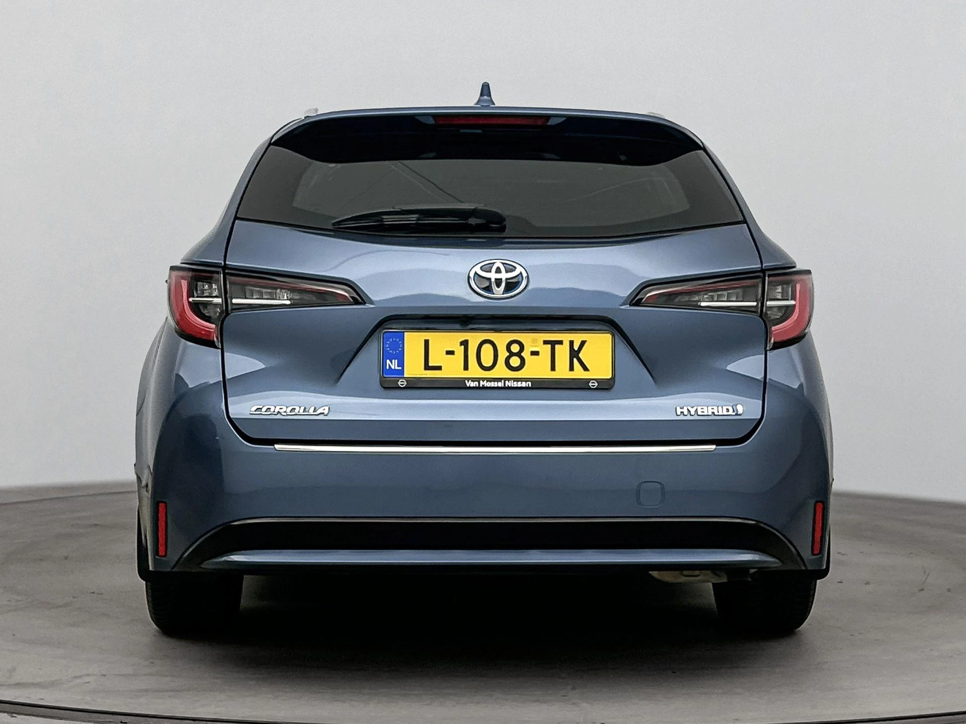 Toyota-Corolla Touring Sports-image-2