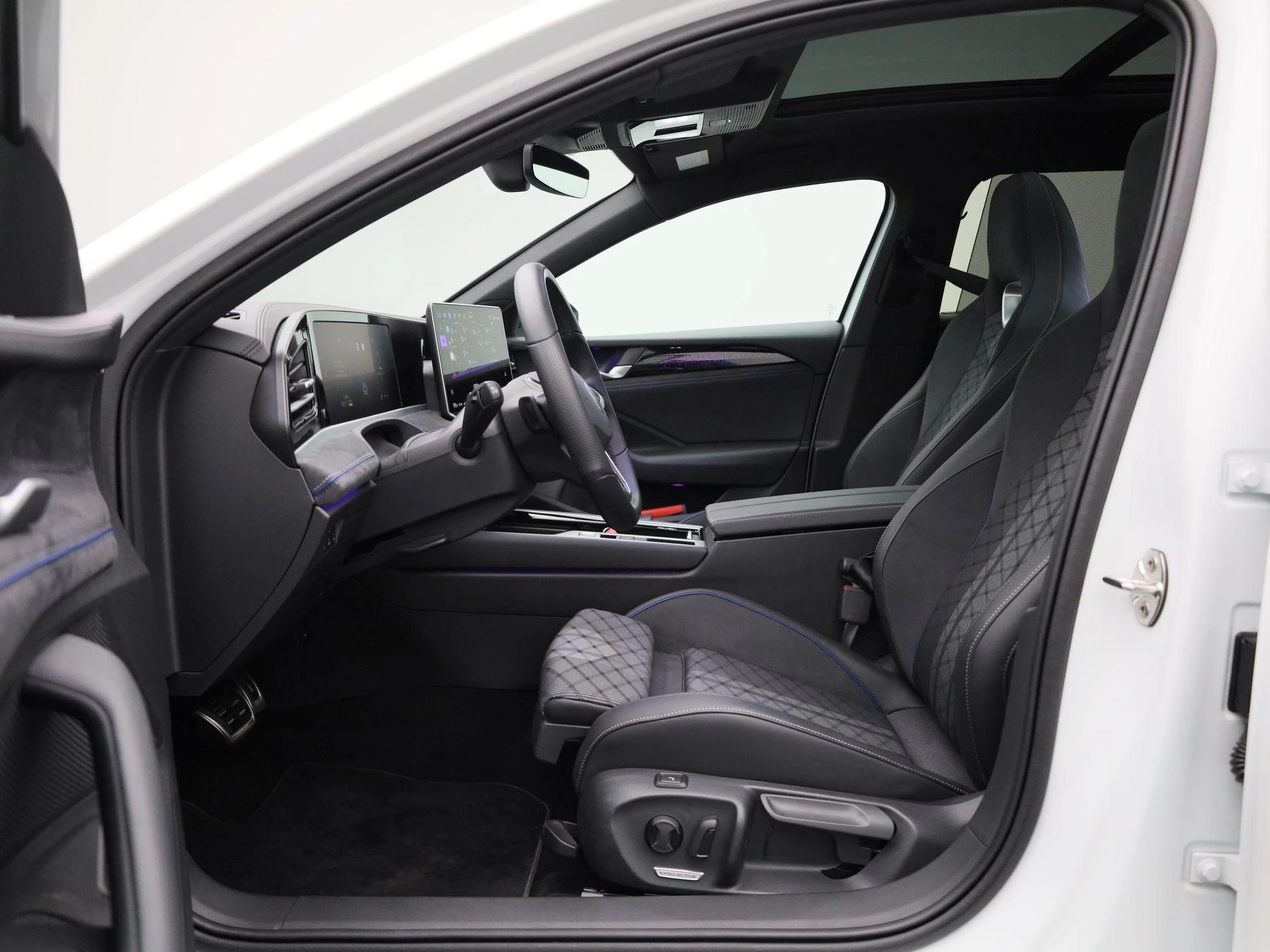 Volkswagen Passat - 11