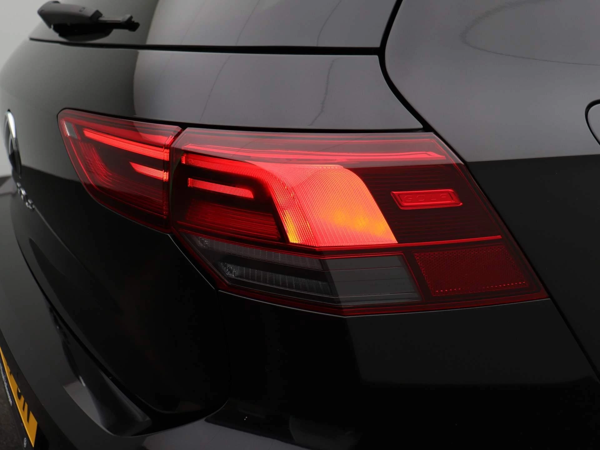 Volkswagen-Golf-image-33