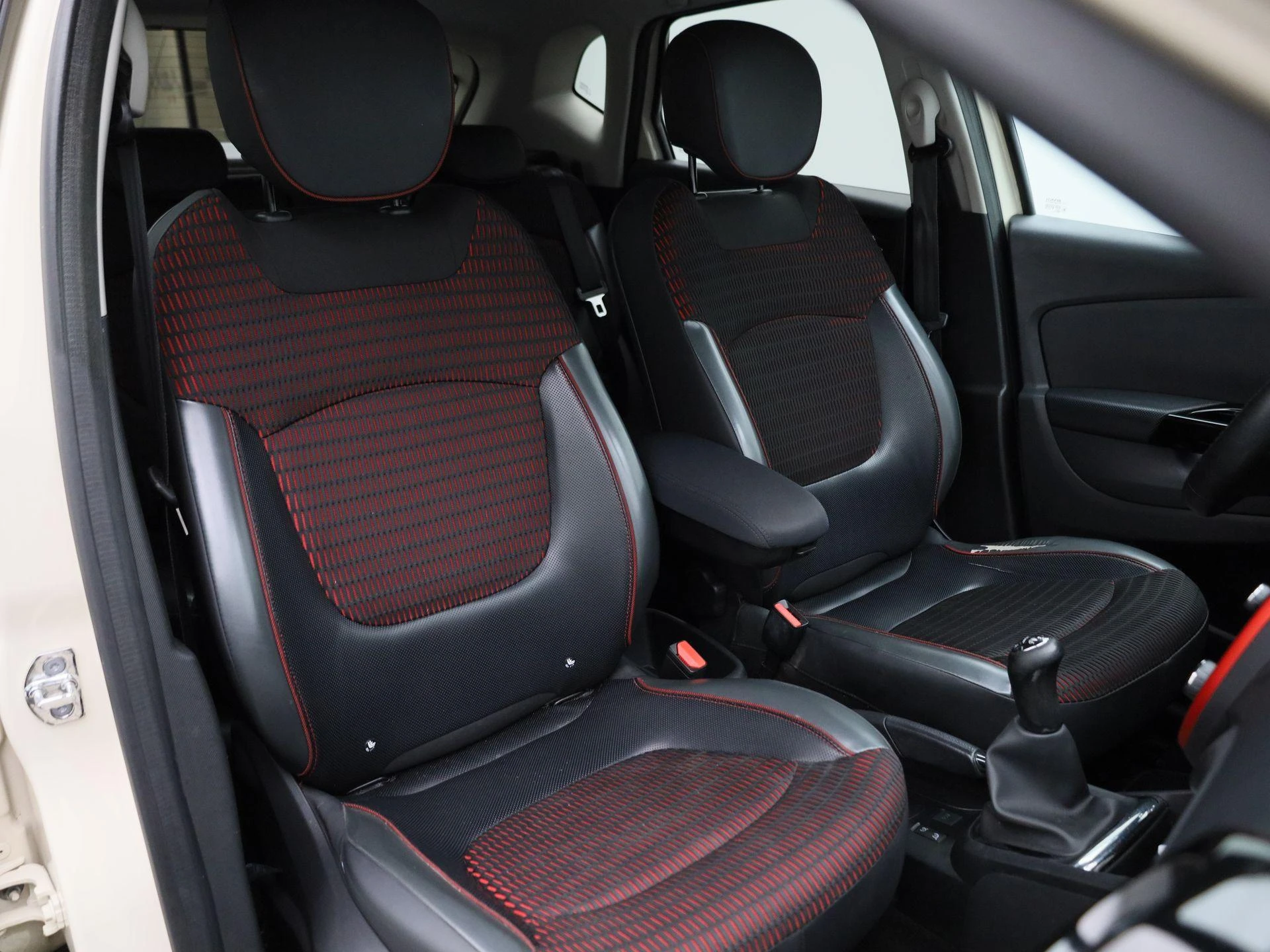 Renault-Captur-image-33