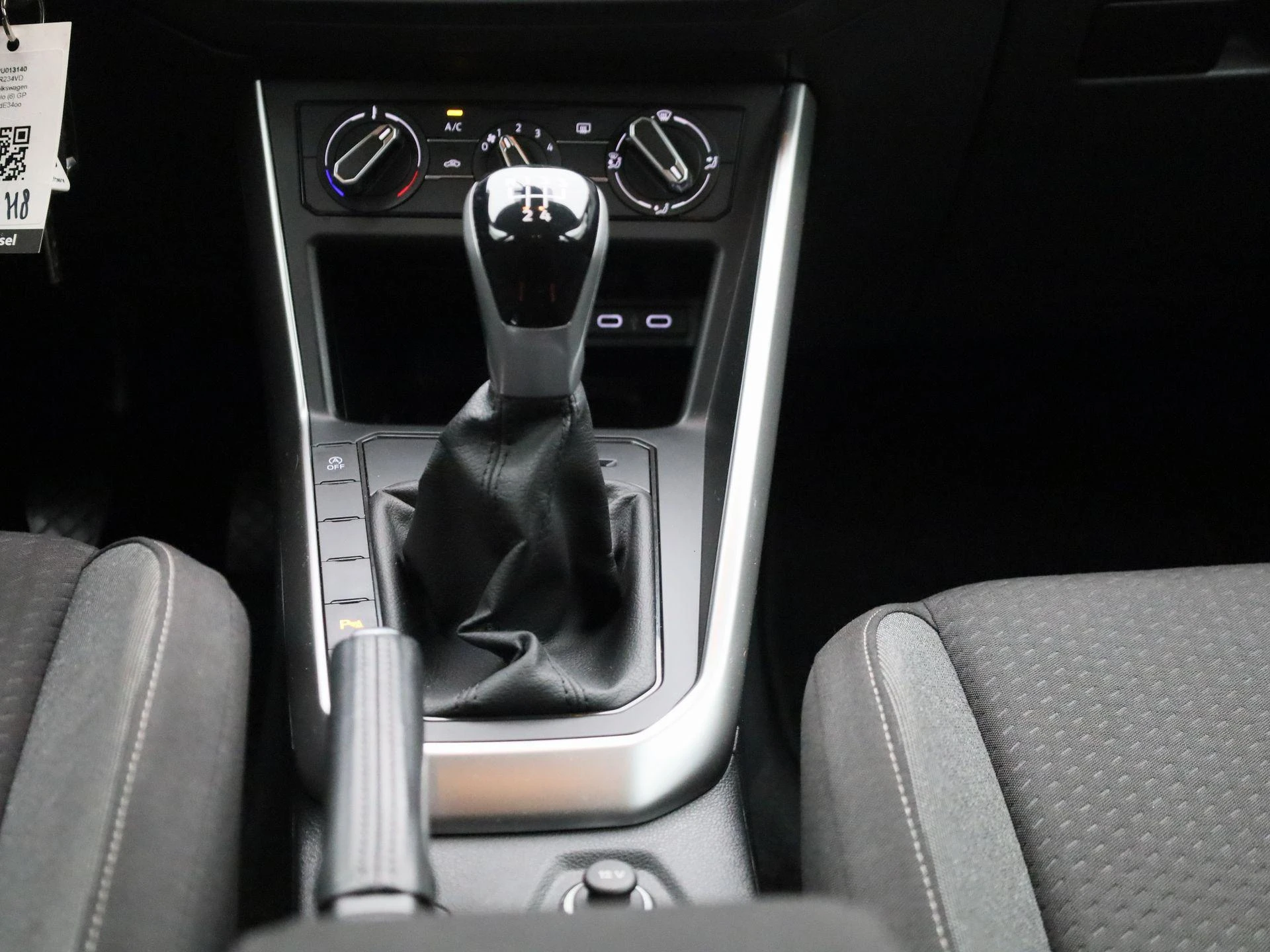 Volkswagen-Polo-image-9
