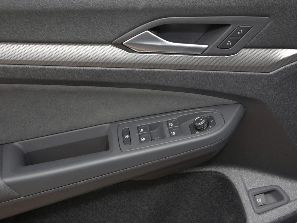 Volkswagen-Golf-image-15