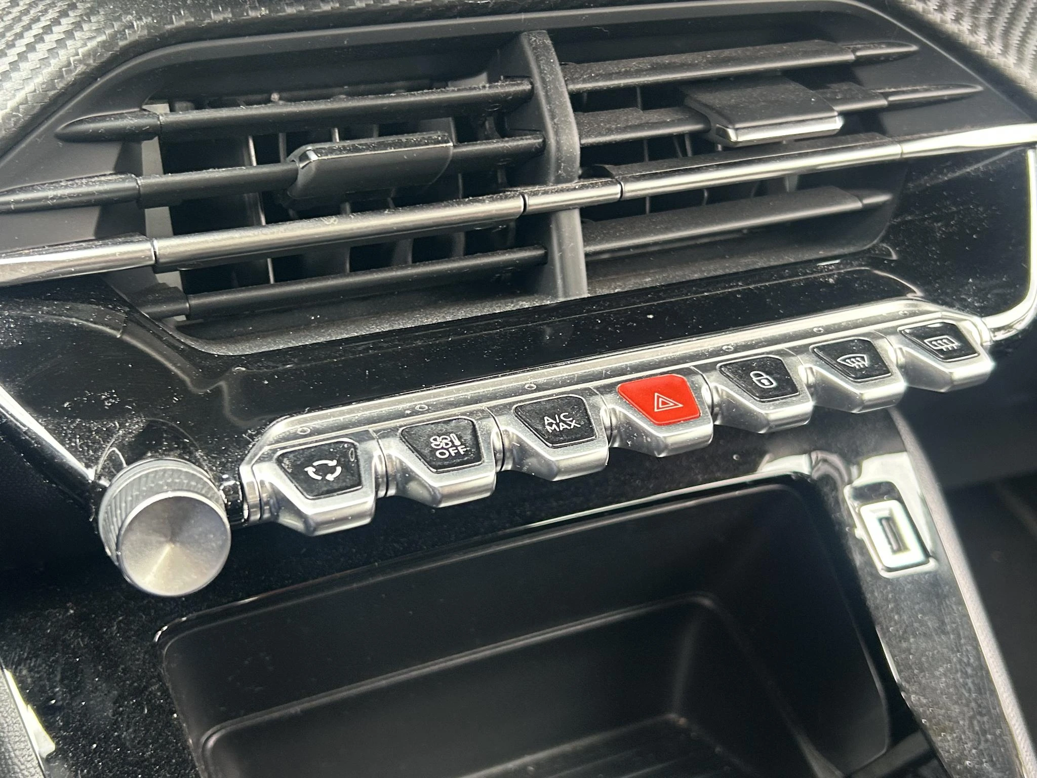 Peugeot-208-image-16