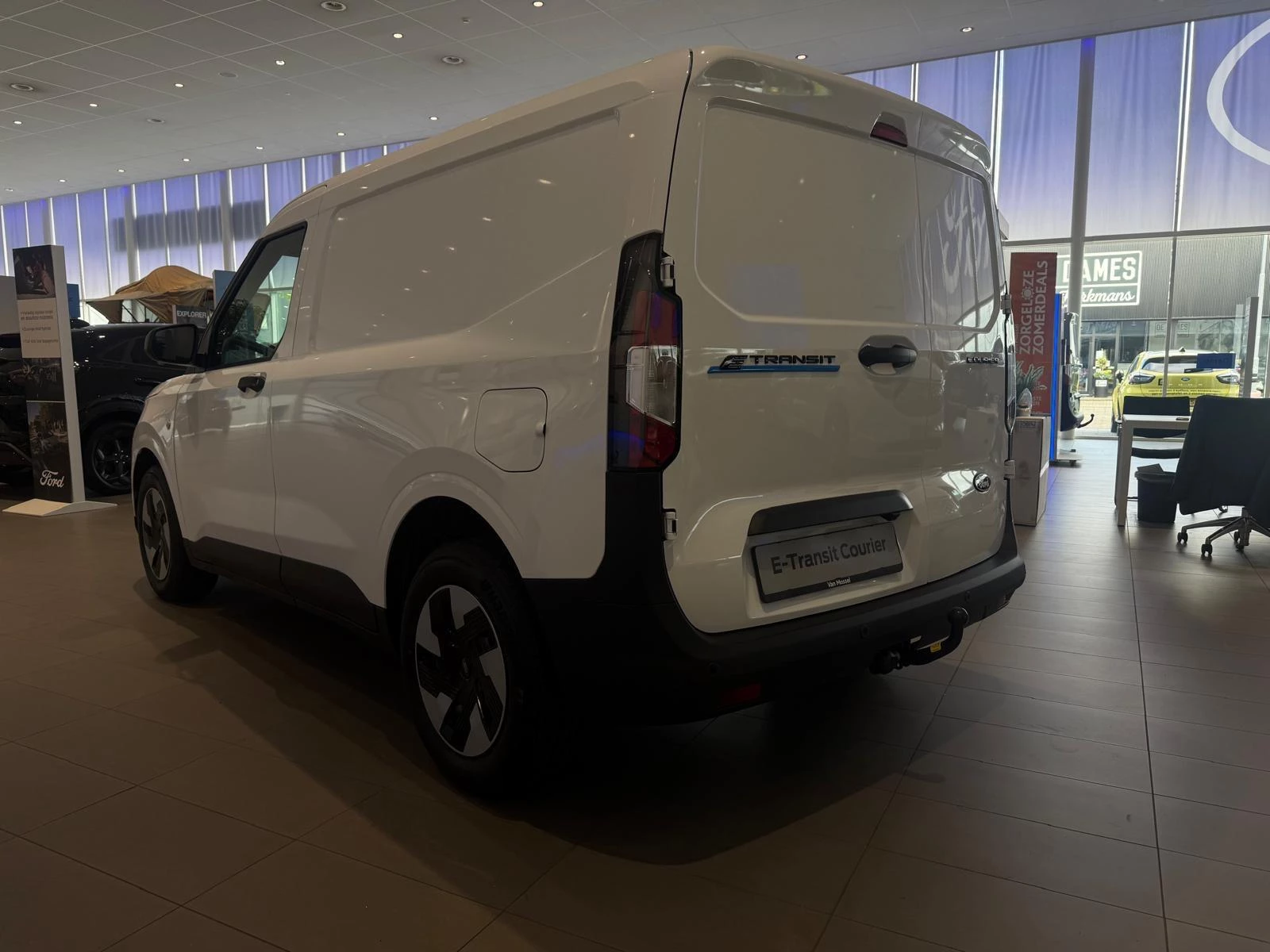Ford E-Transit Courier