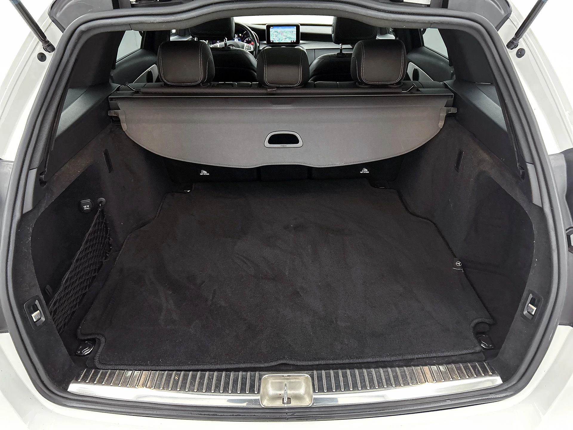 Mercedes-Benz-C-Klasse-image-20