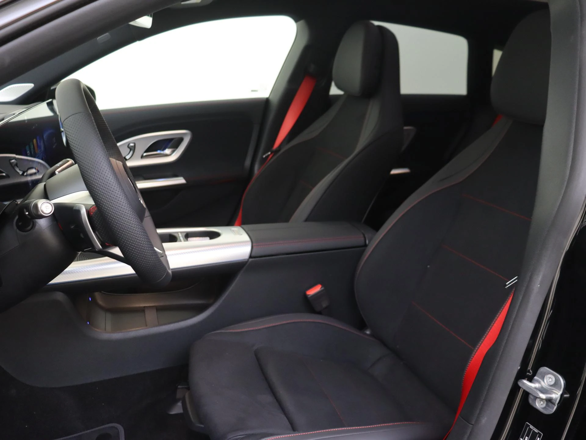 Mercedes-Benz-CLA-image-13