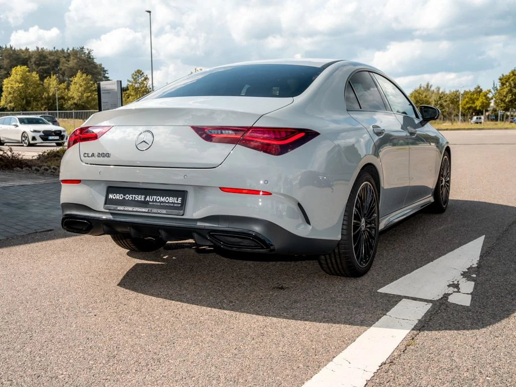 Mercedes-Benz-CLA 200-image-5