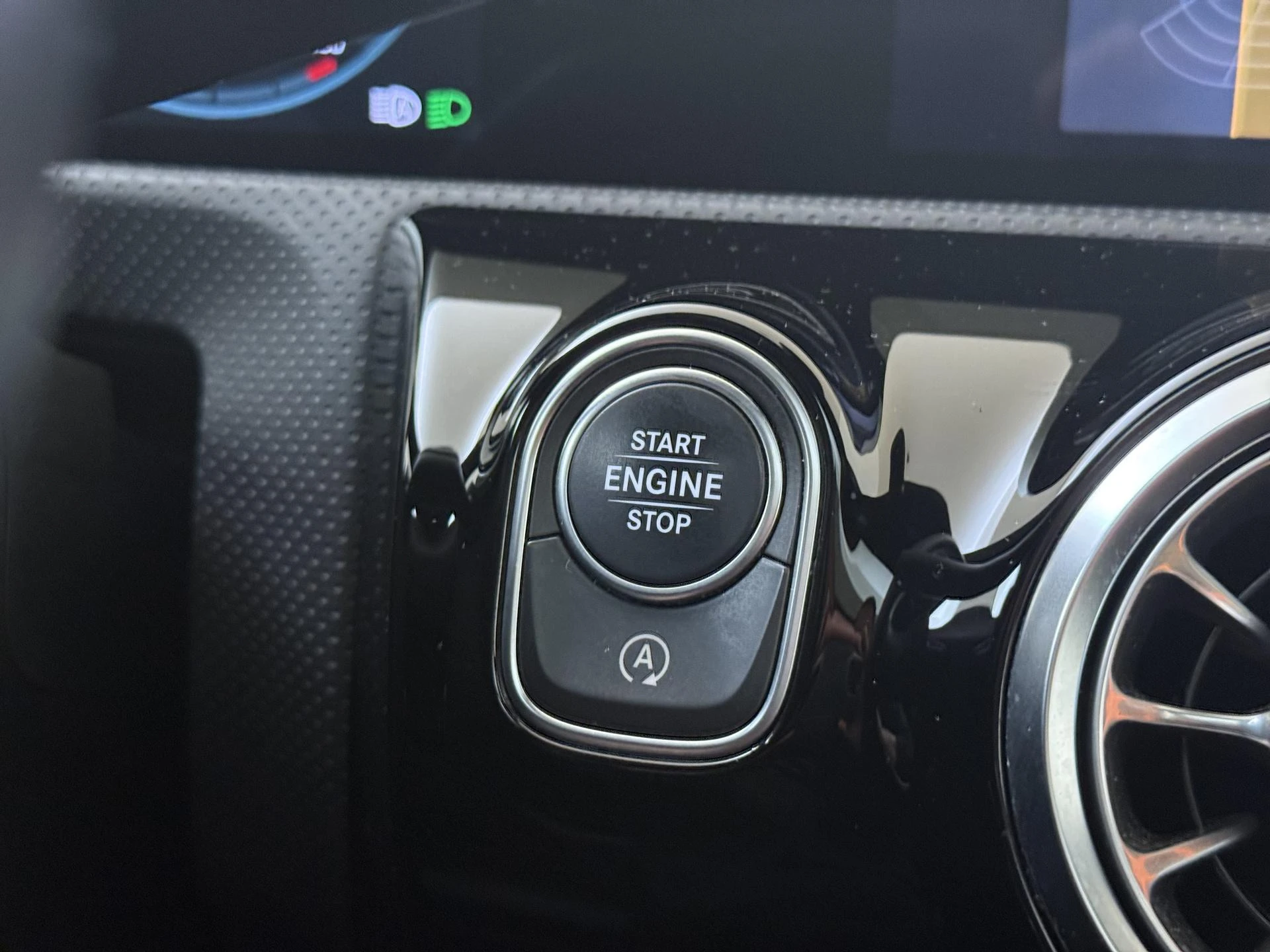 Mercedes-Benz-CLA-image-21