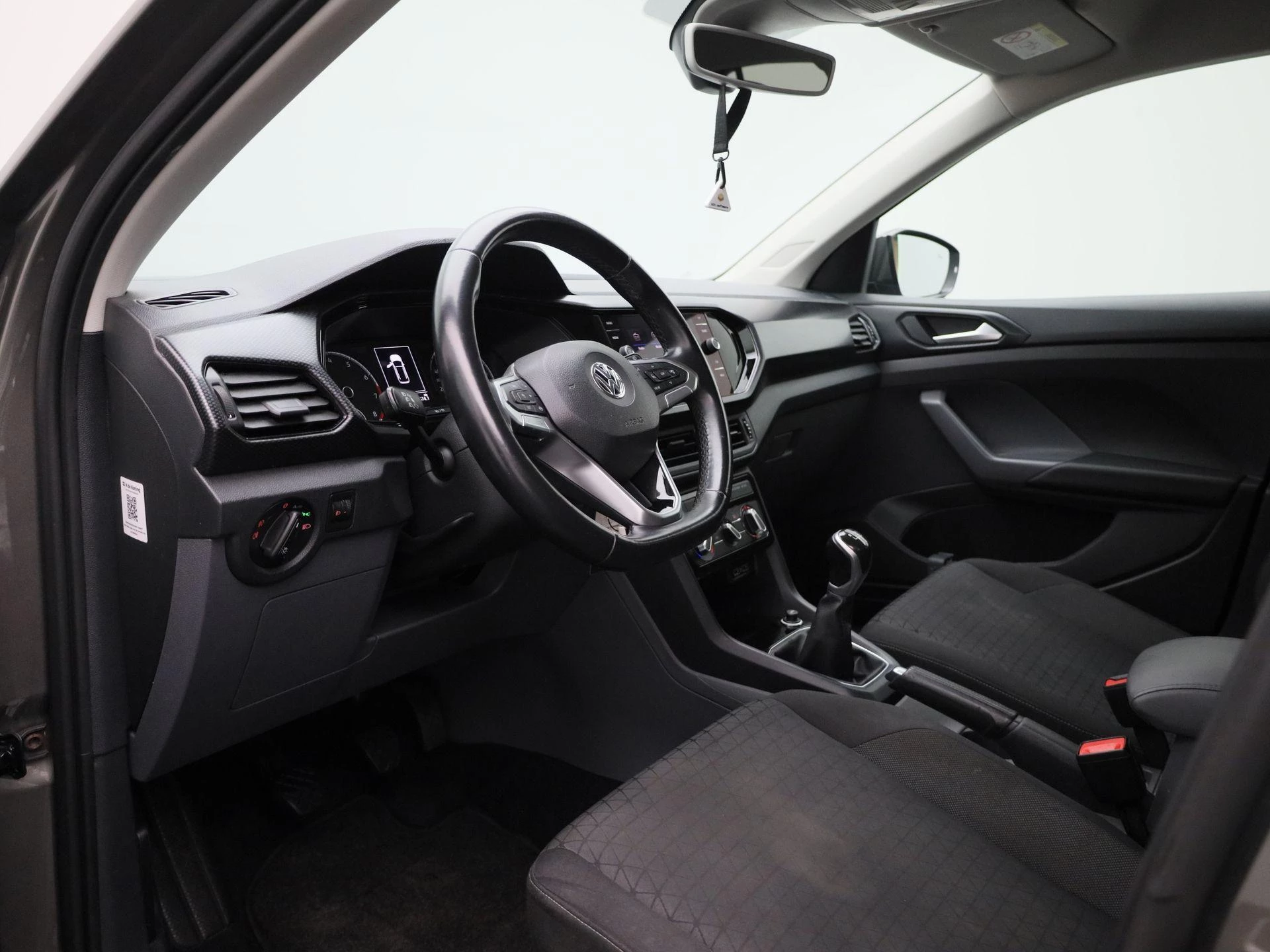 Volkswagen-T-Cross-image-25