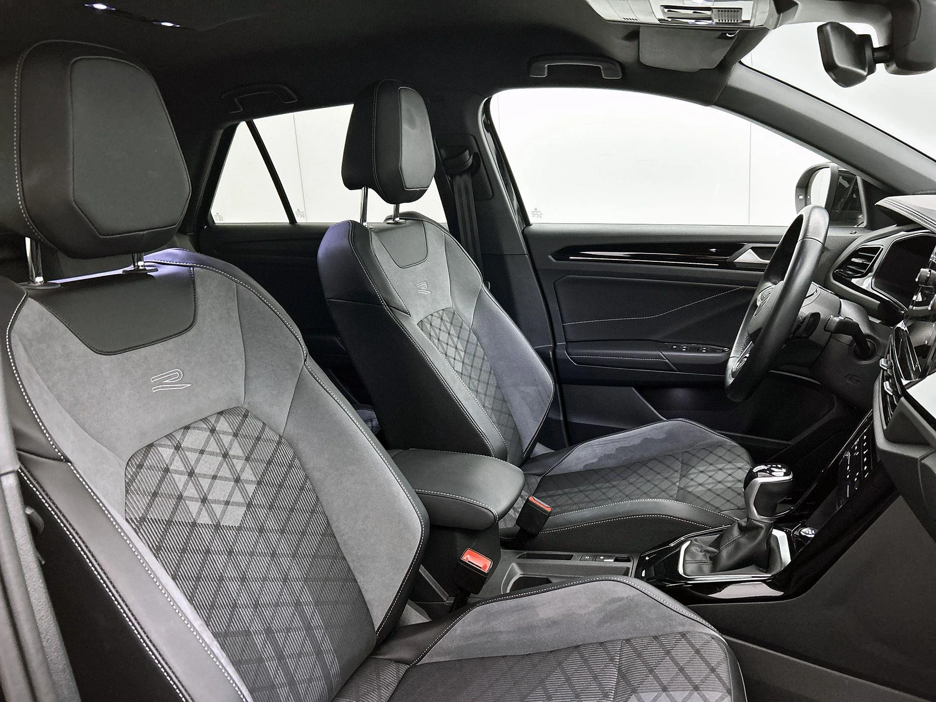 Volkswagen T-Roc 1.5 TSI R-Line Business | 150 PK |