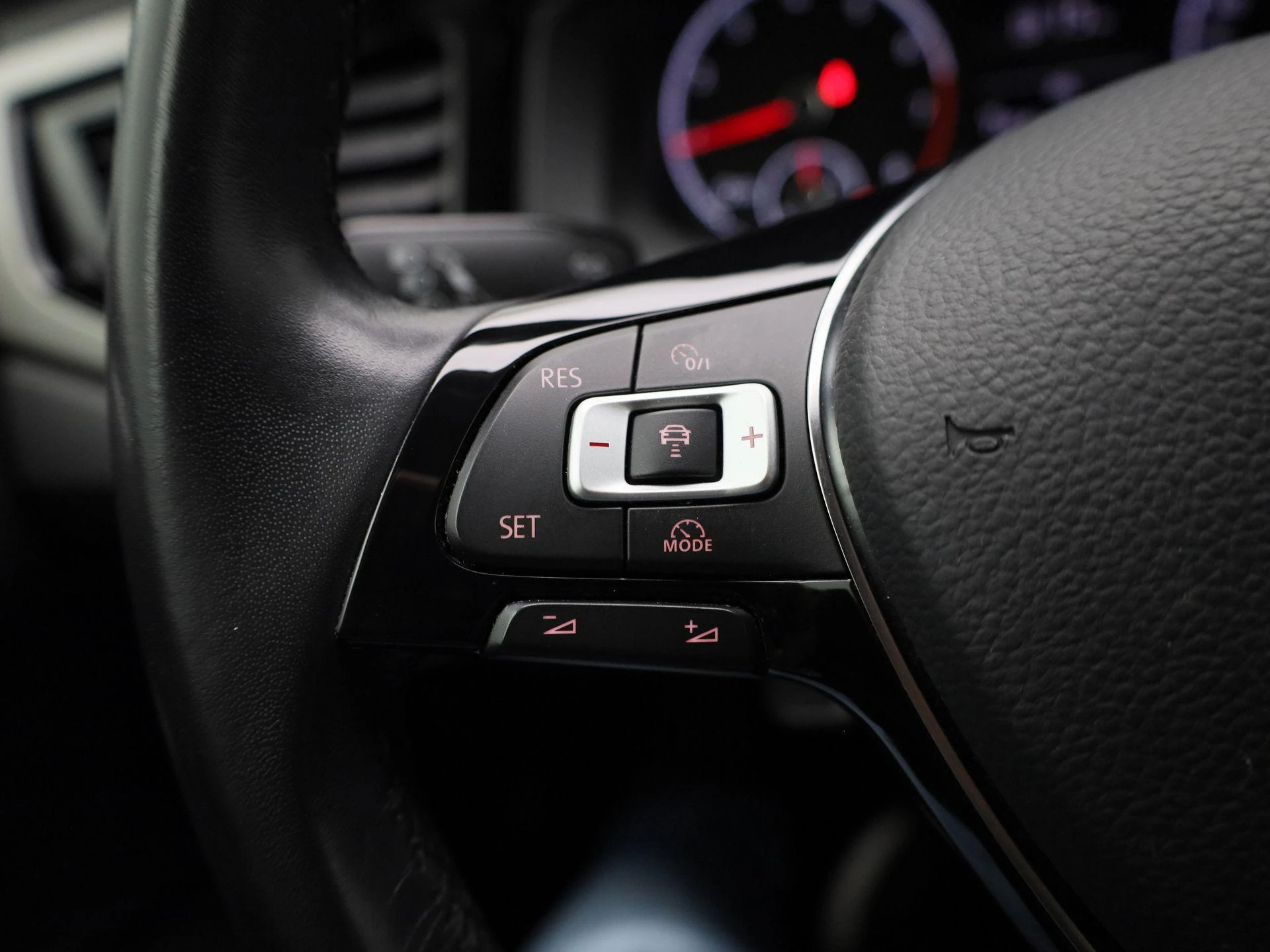 Volkswagen-Polo-image-18