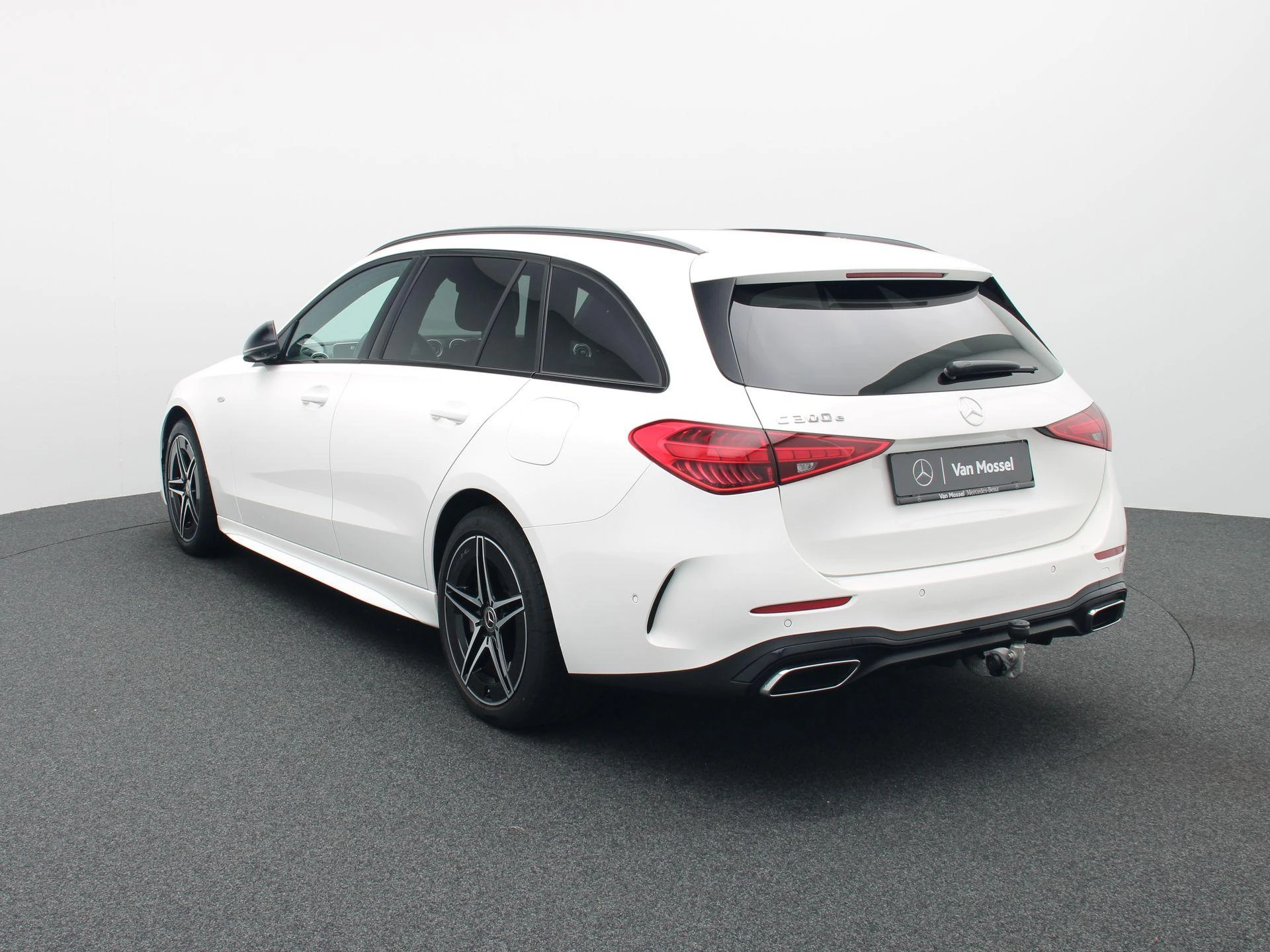 Mercedes-Benz-C-Klasse-image-1