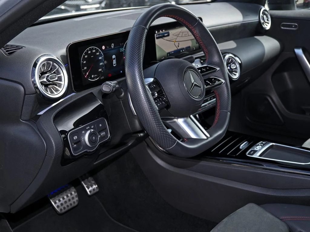 Mercedes-Benz-A-Klasse 200-image-9