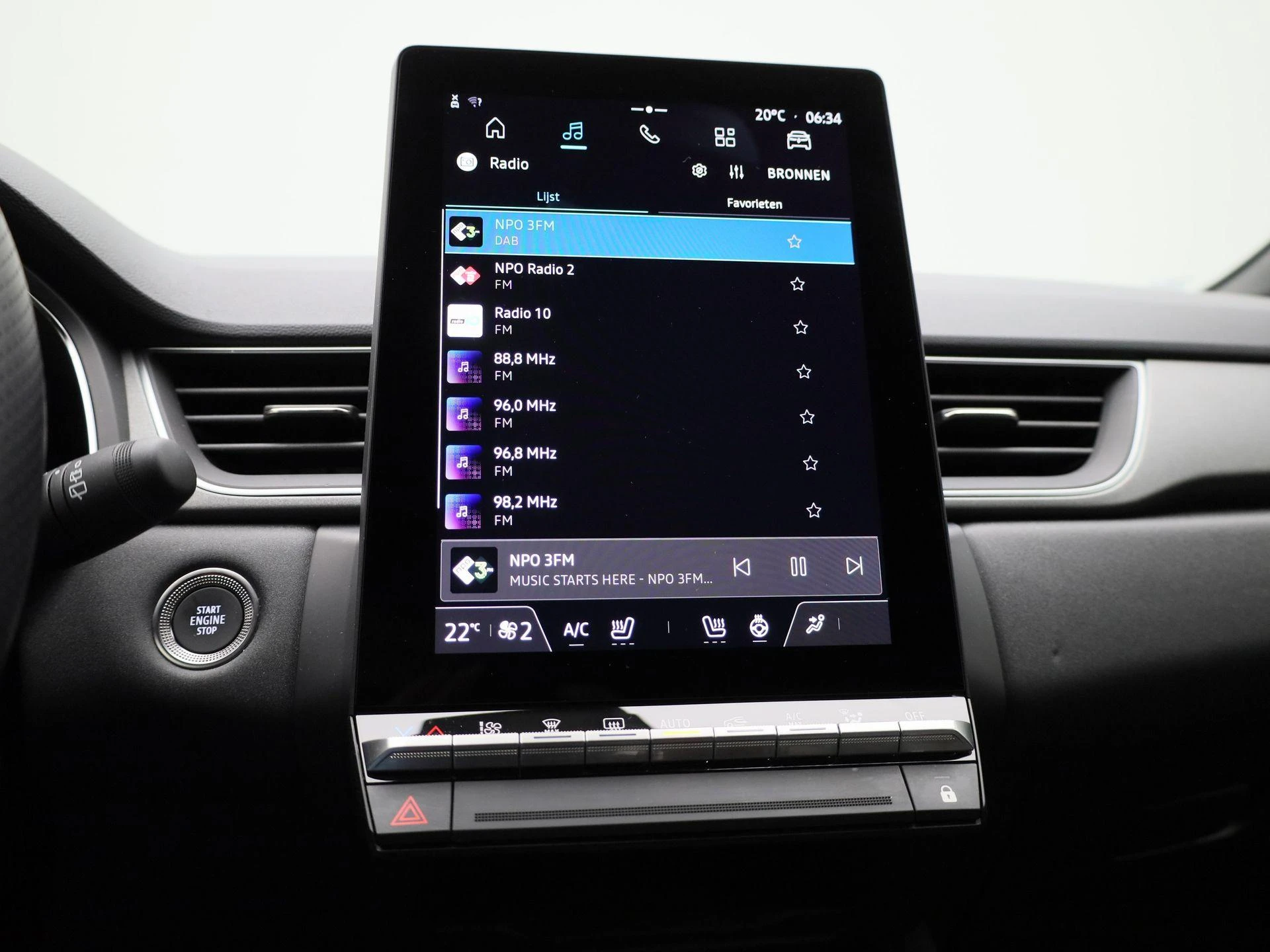 Renault-Captur-image-16