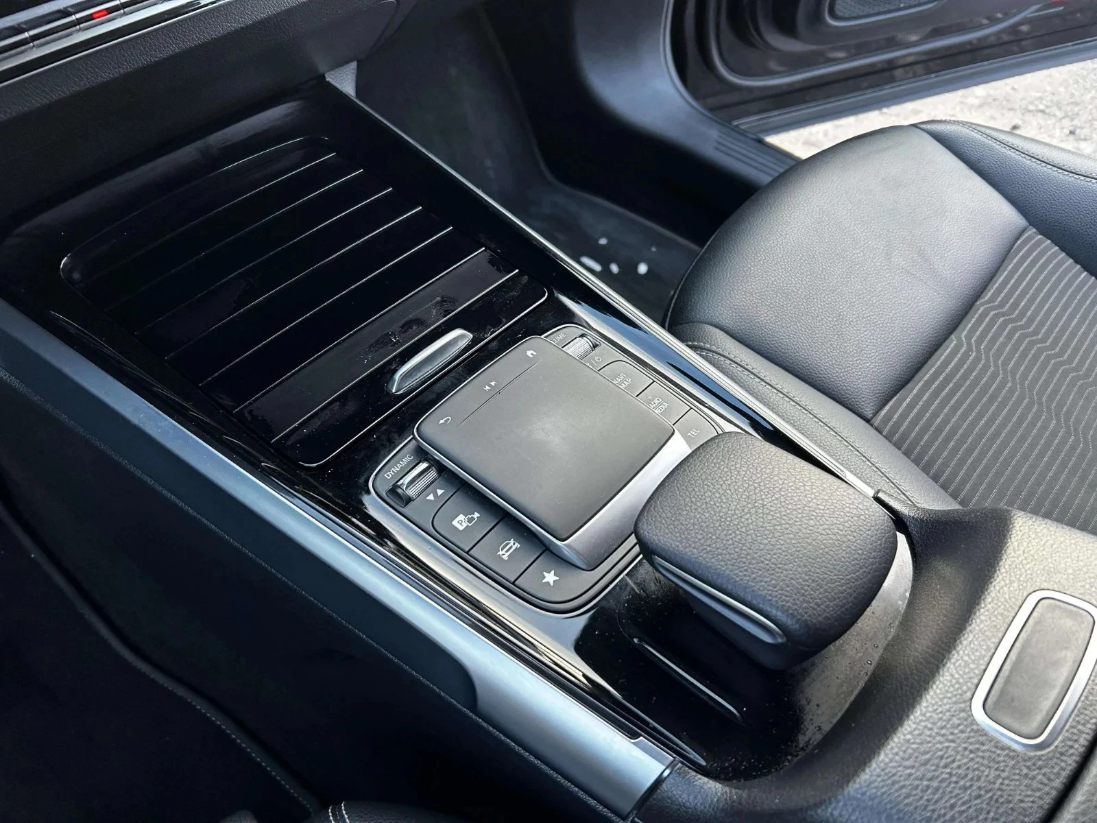 Mercedes-Benz-GLB-image-10