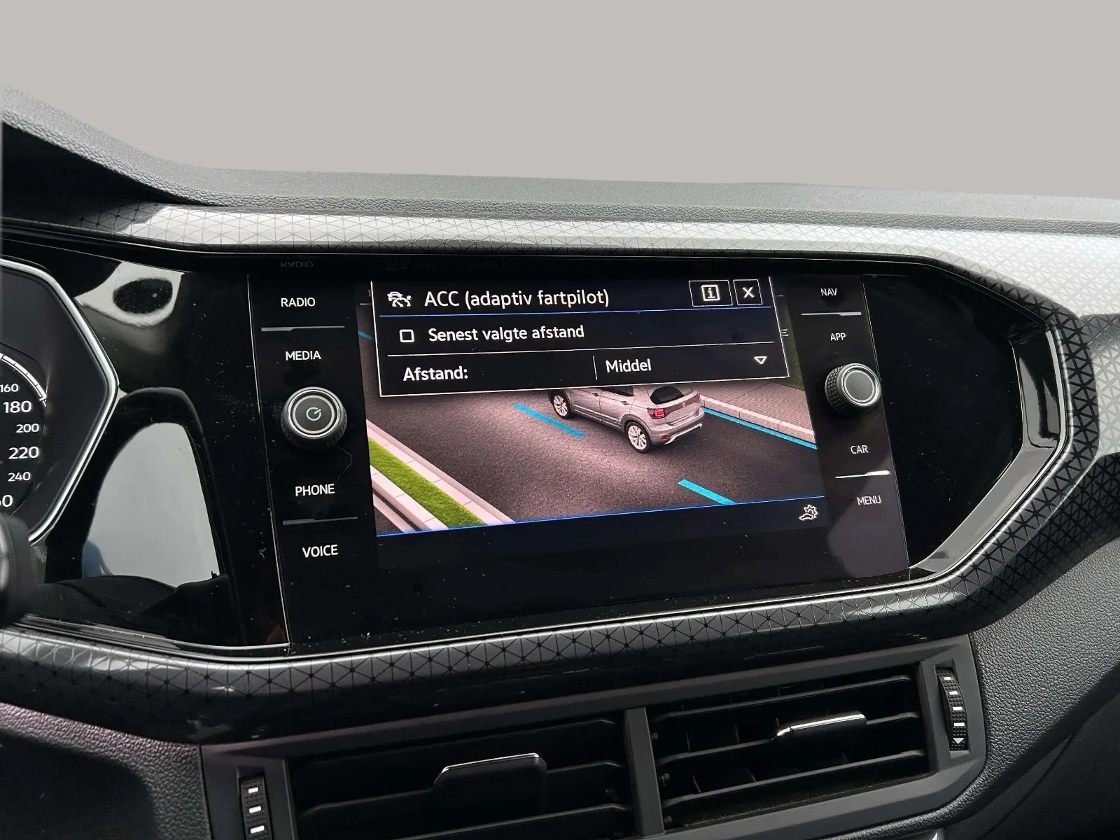 Volkswagen-T-Cross-image-17