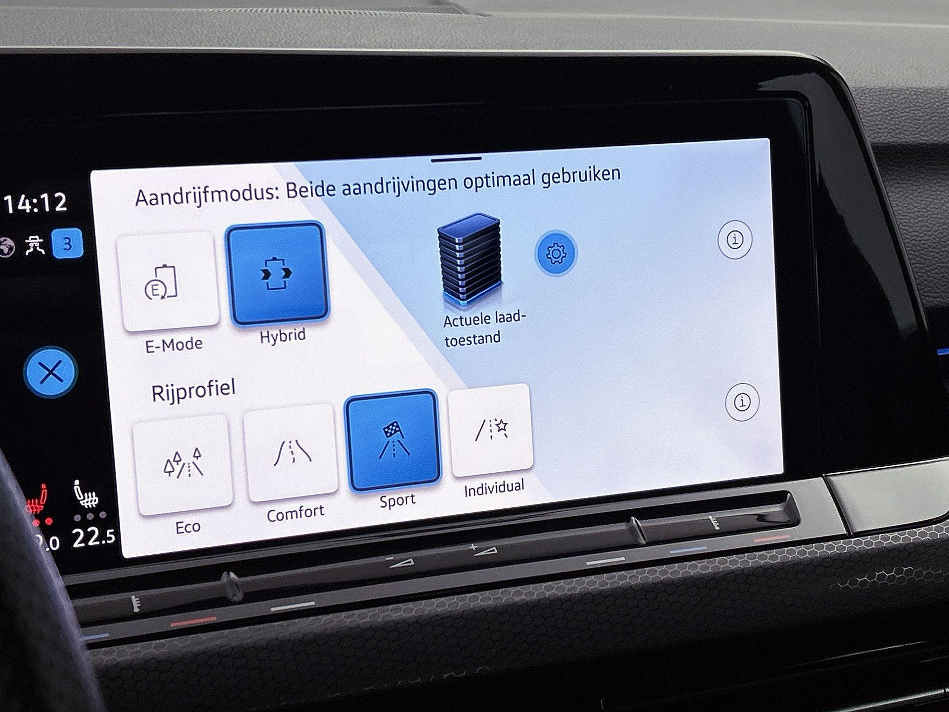 Volkswagen-Golf-image-14