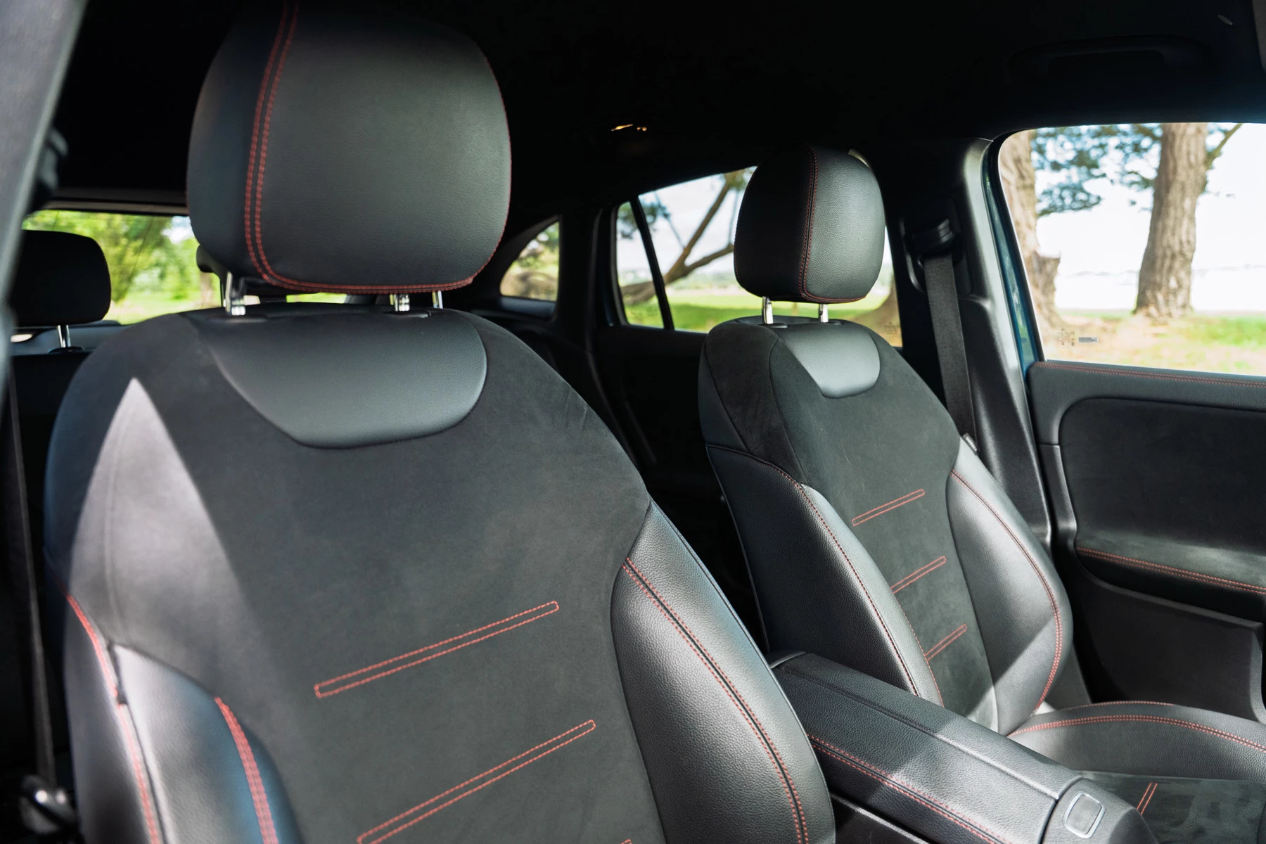 Mercedes-Benz-GLA-image-23