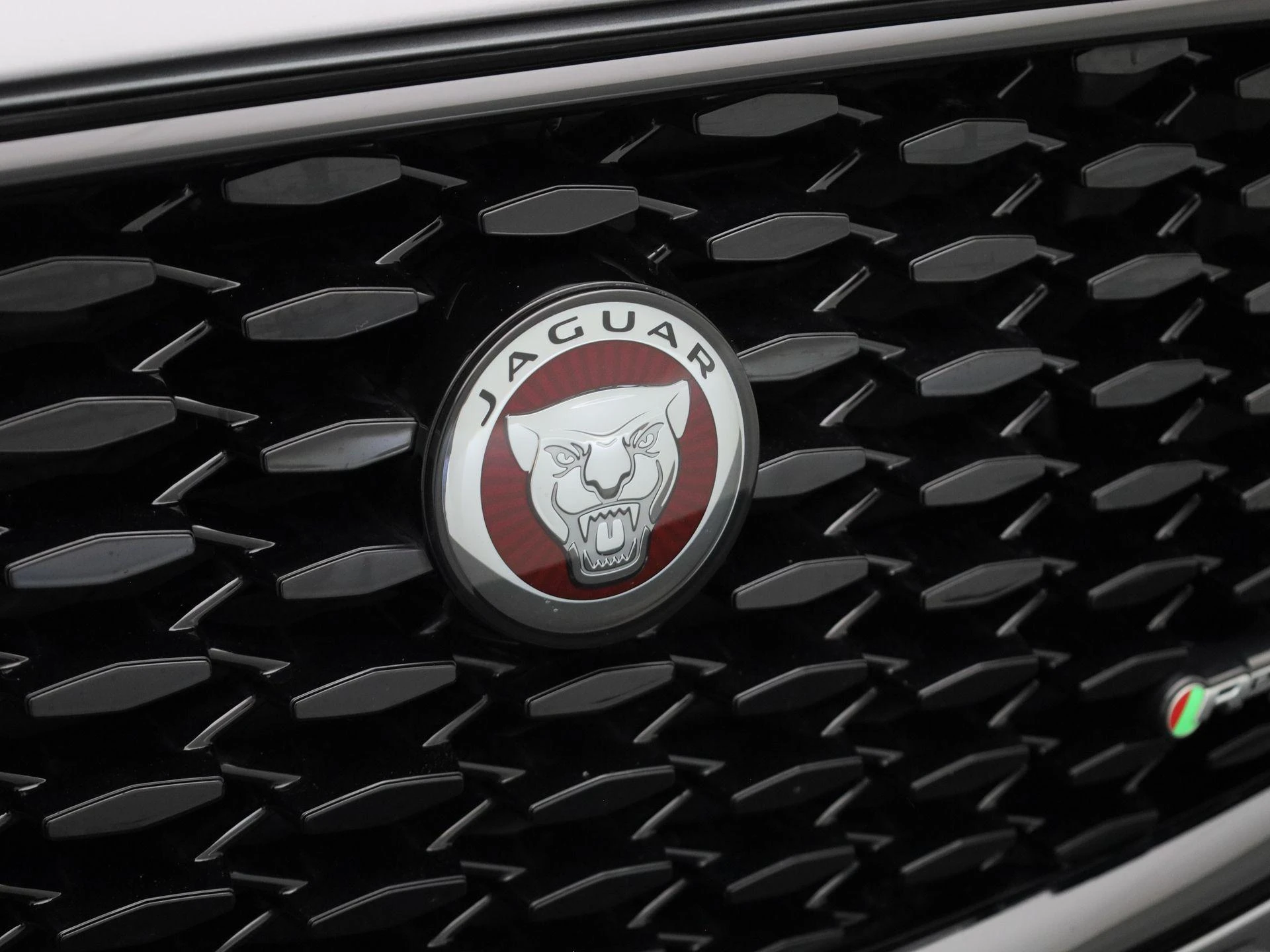 Jaguar F-PACE 2.0 P250 R-Dynamic SE