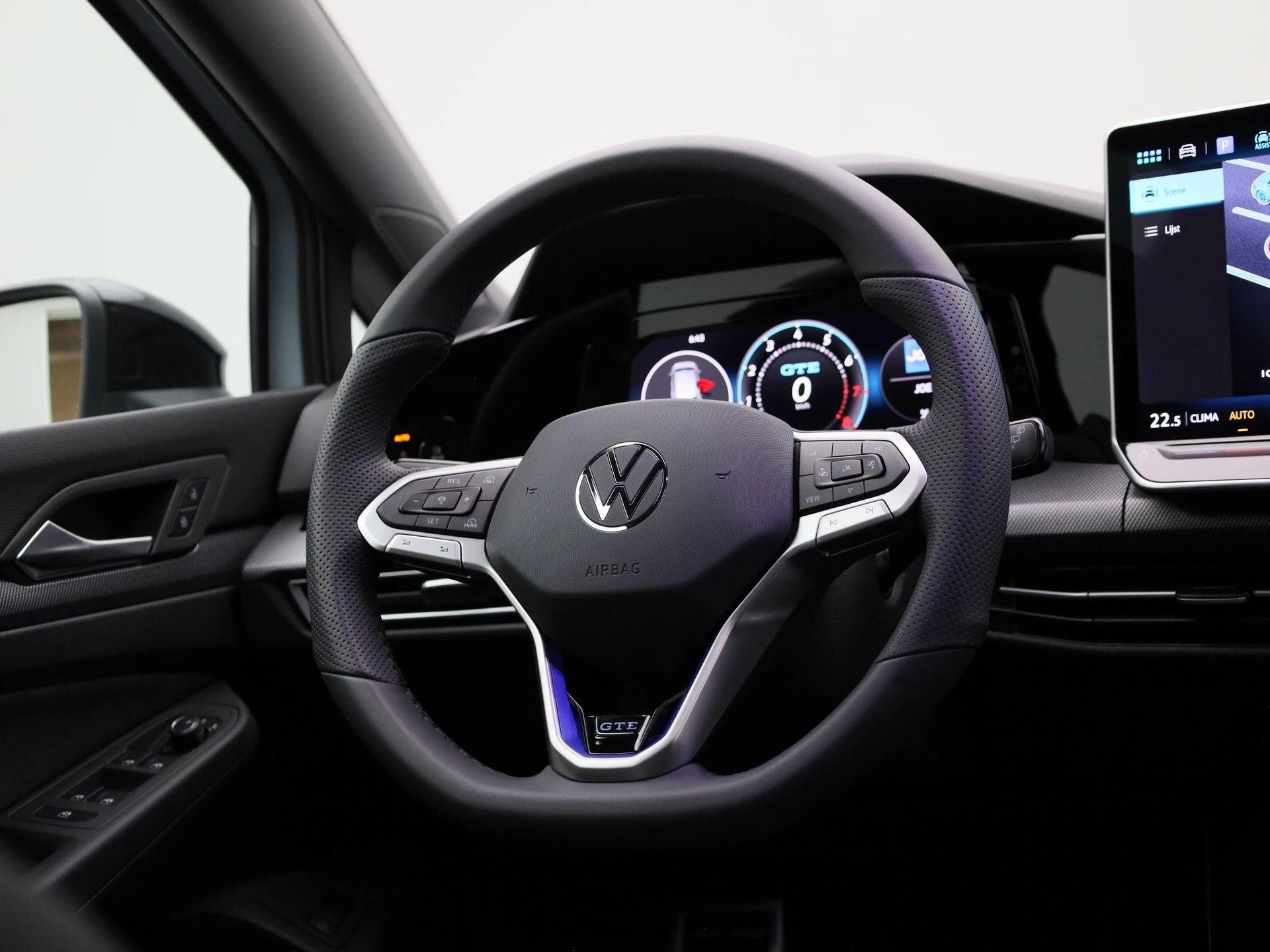 Volkswagen-Golf-image-41