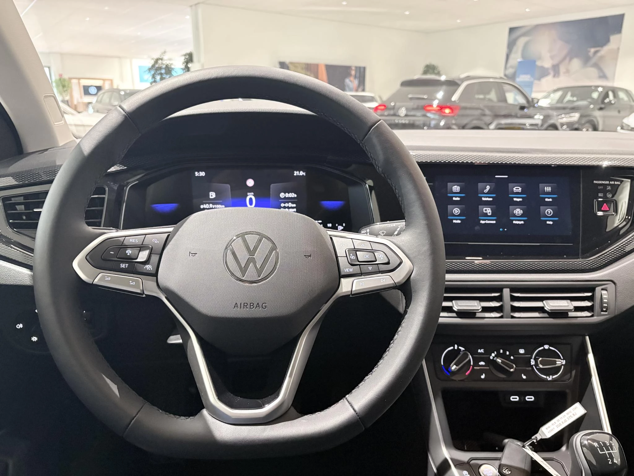 Volkswagen-Polo-image-14