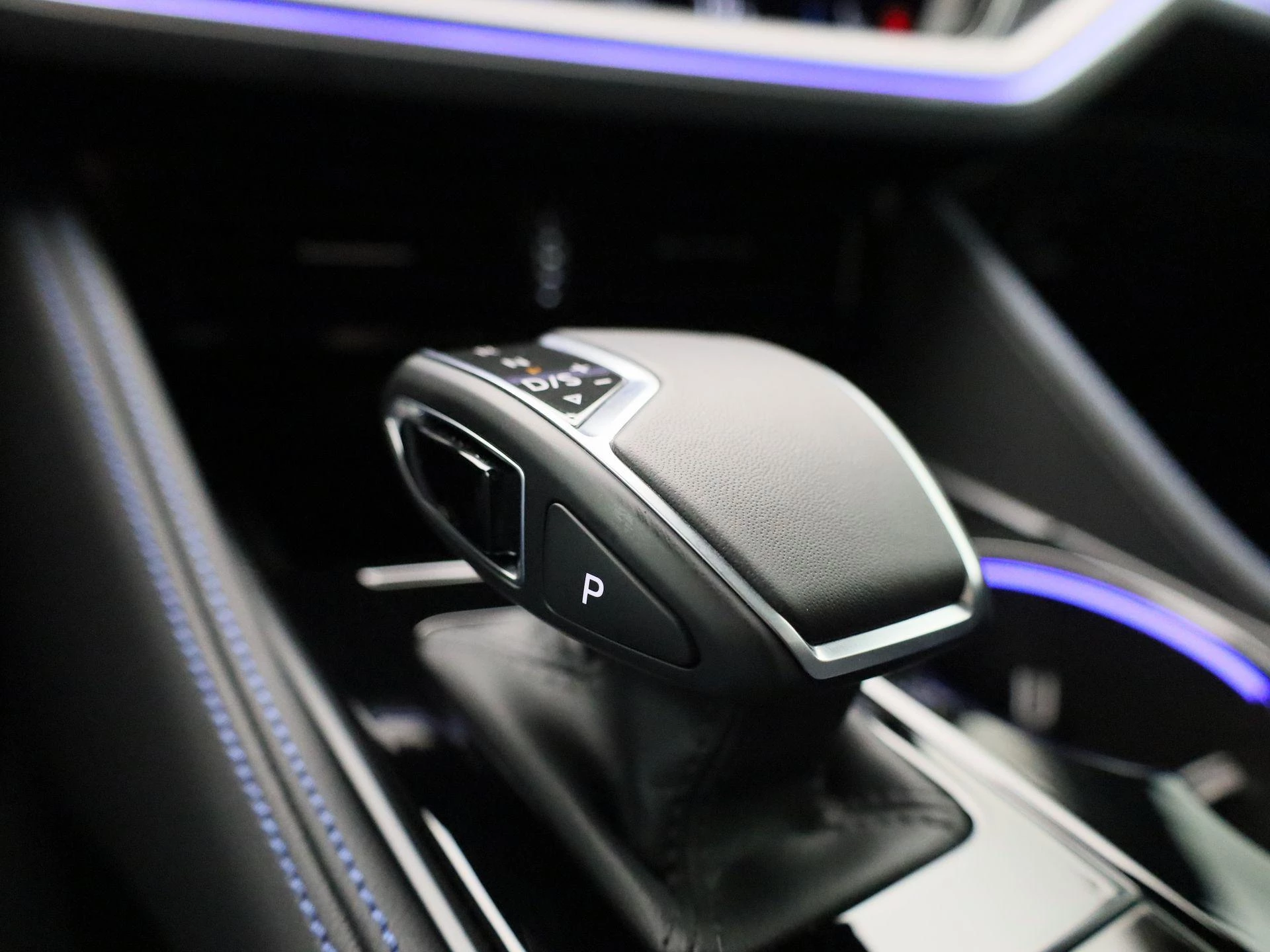 Volkswagen-Touareg-image-25