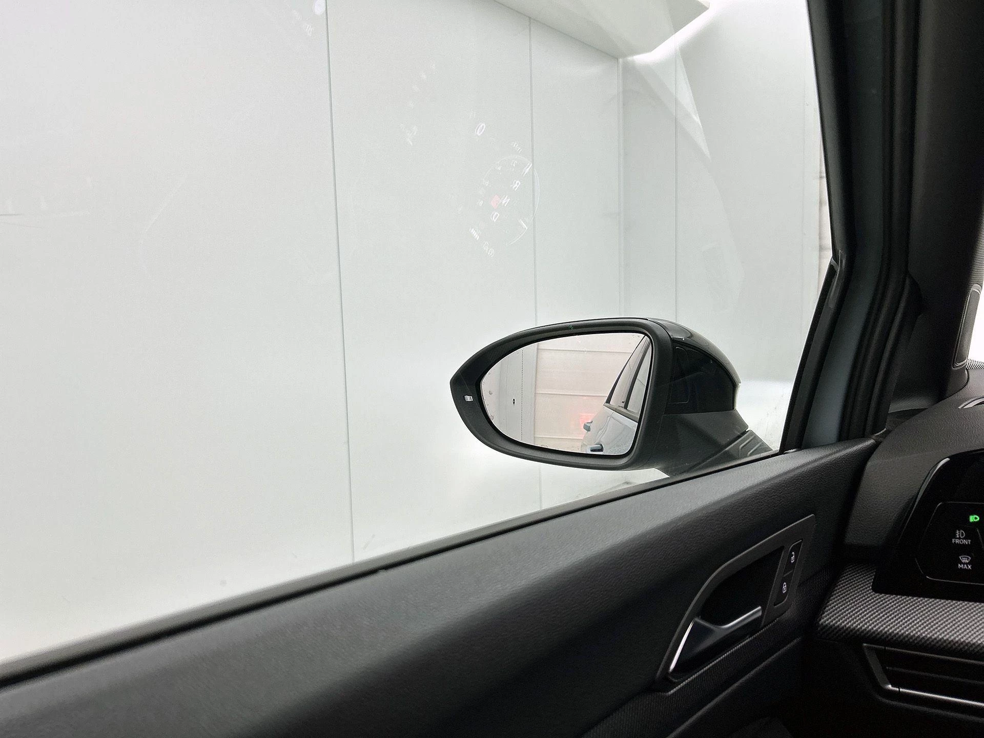 Volkswagen-Golf-image-16