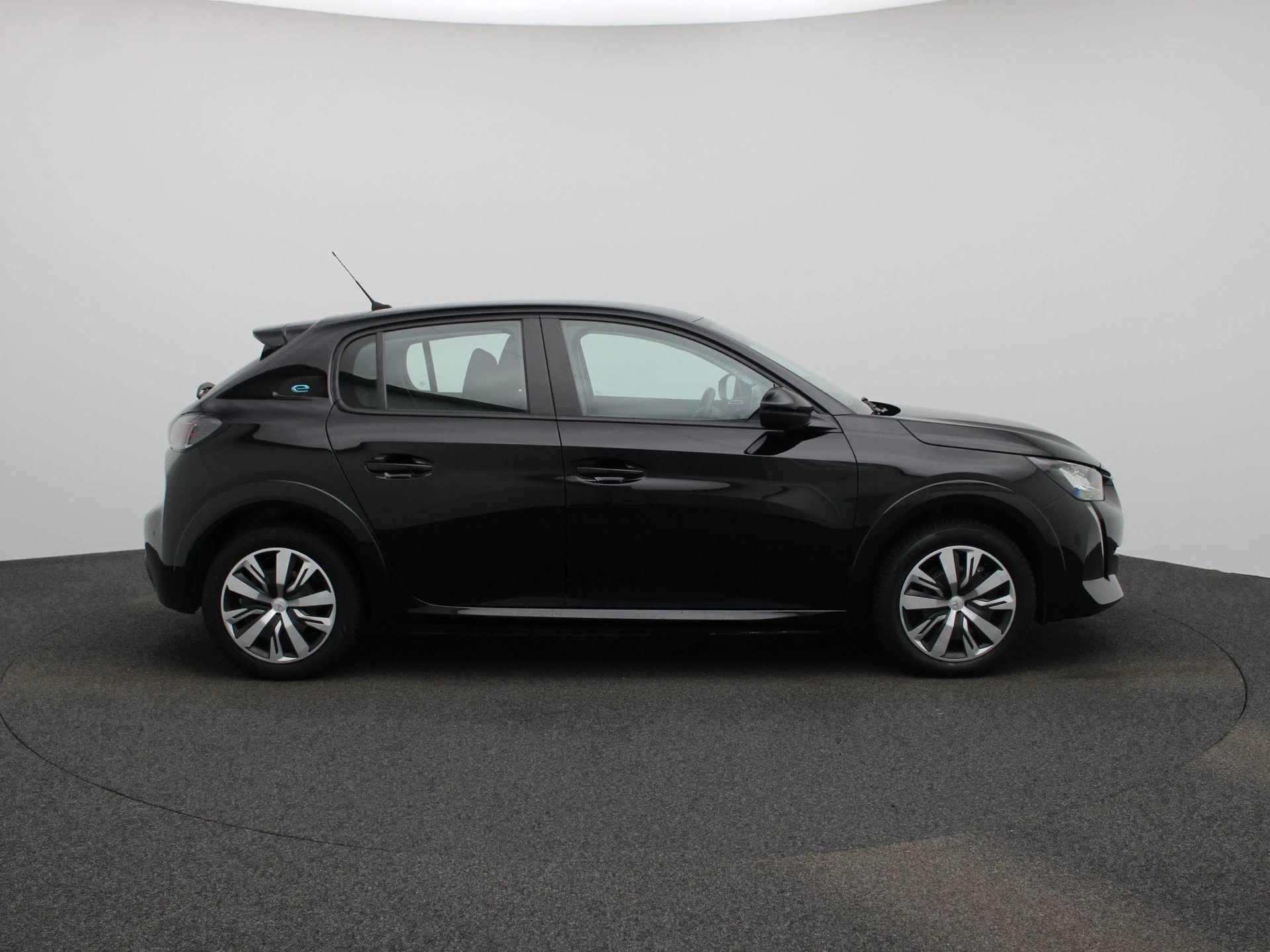 Peugeot-e-208-image-6