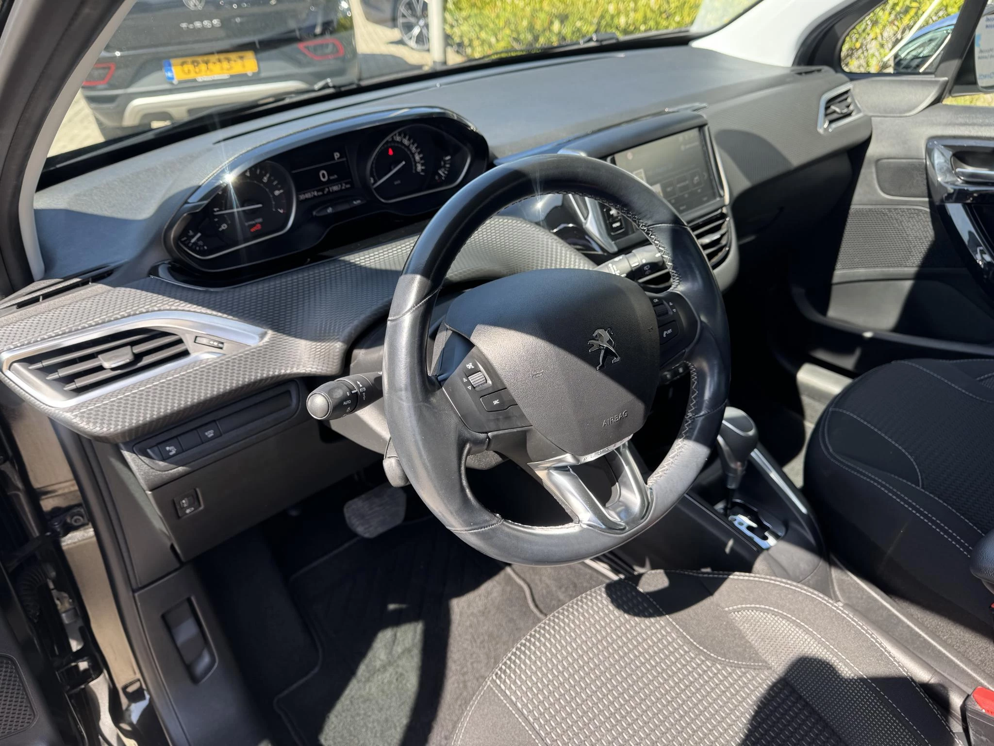 Peugeot-208-image-17