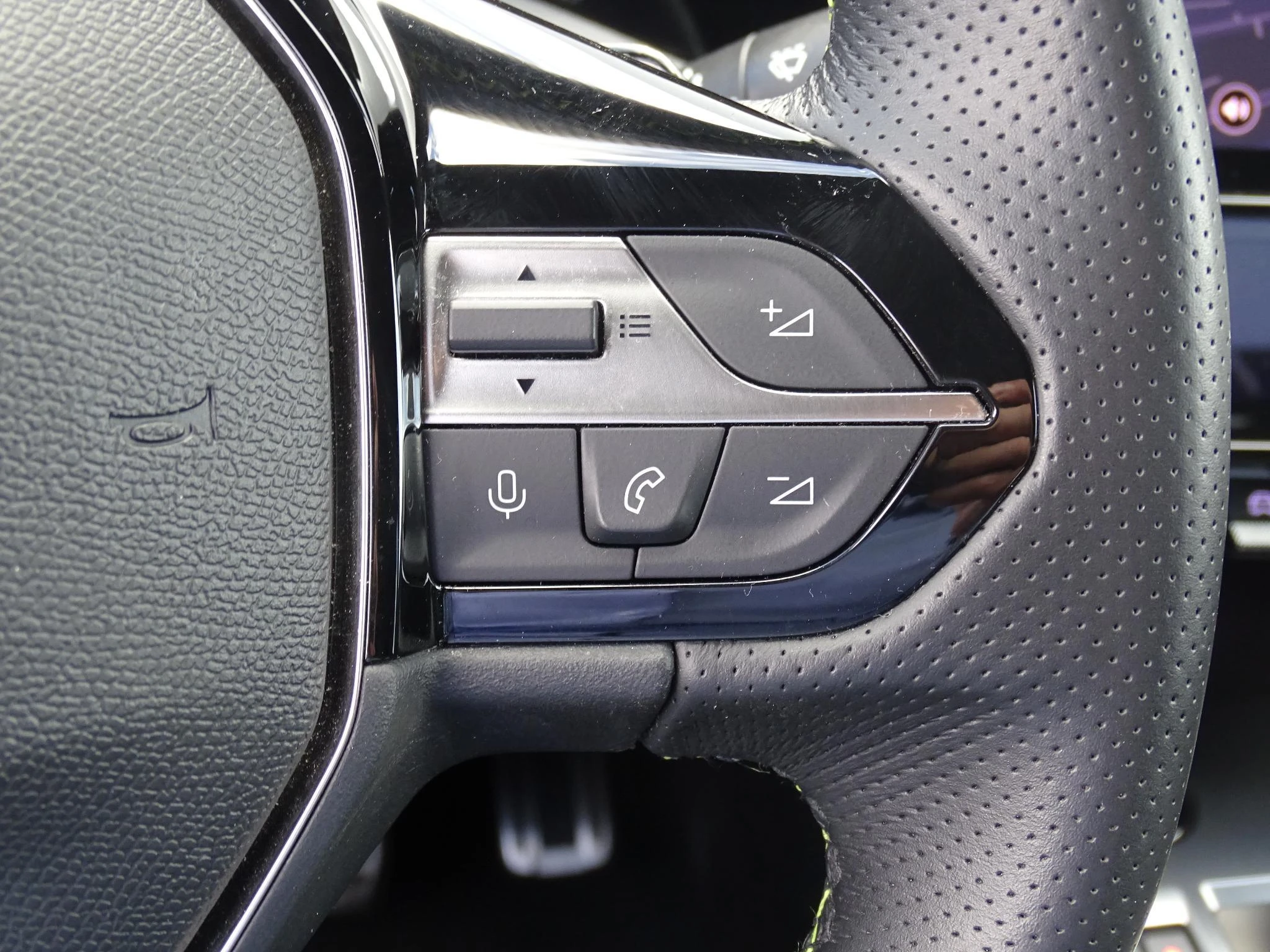 Peugeot 408 1.6 Hybrid 225 S&S EAT8 First Edition