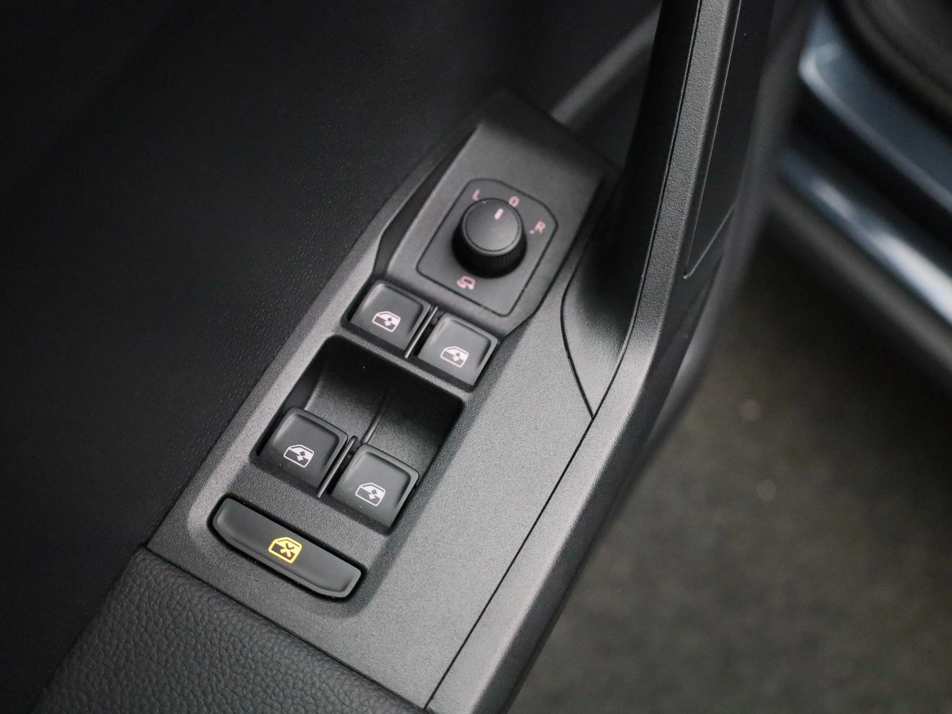 SEAT-Arona-image-23