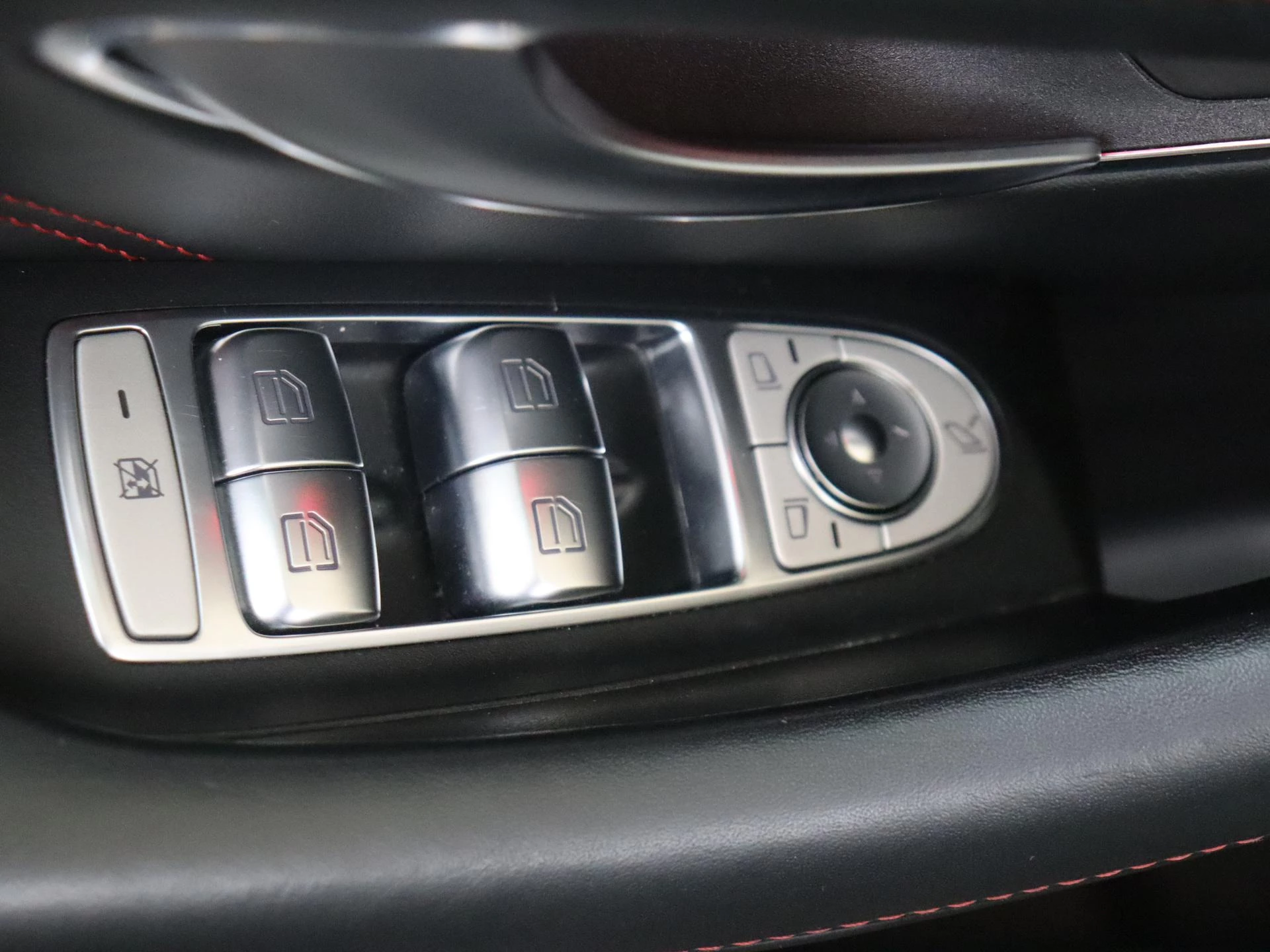 Mercedes-Benz-E-Klasse-image-35