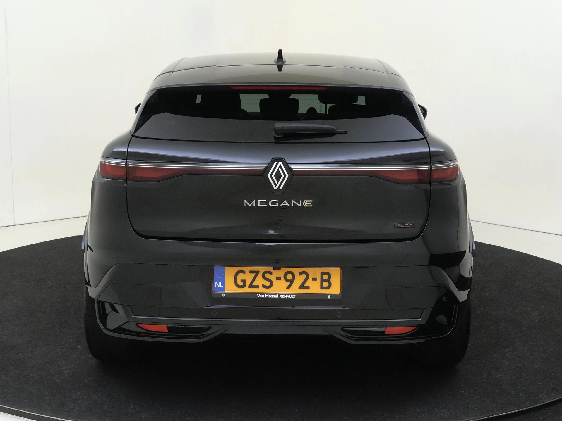 Renault-Megane E-Tech-image-8