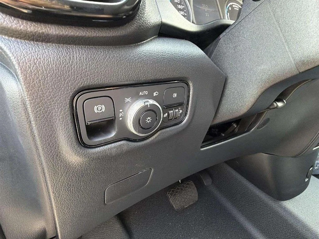 Mercedes-Benz-eVito-image-21