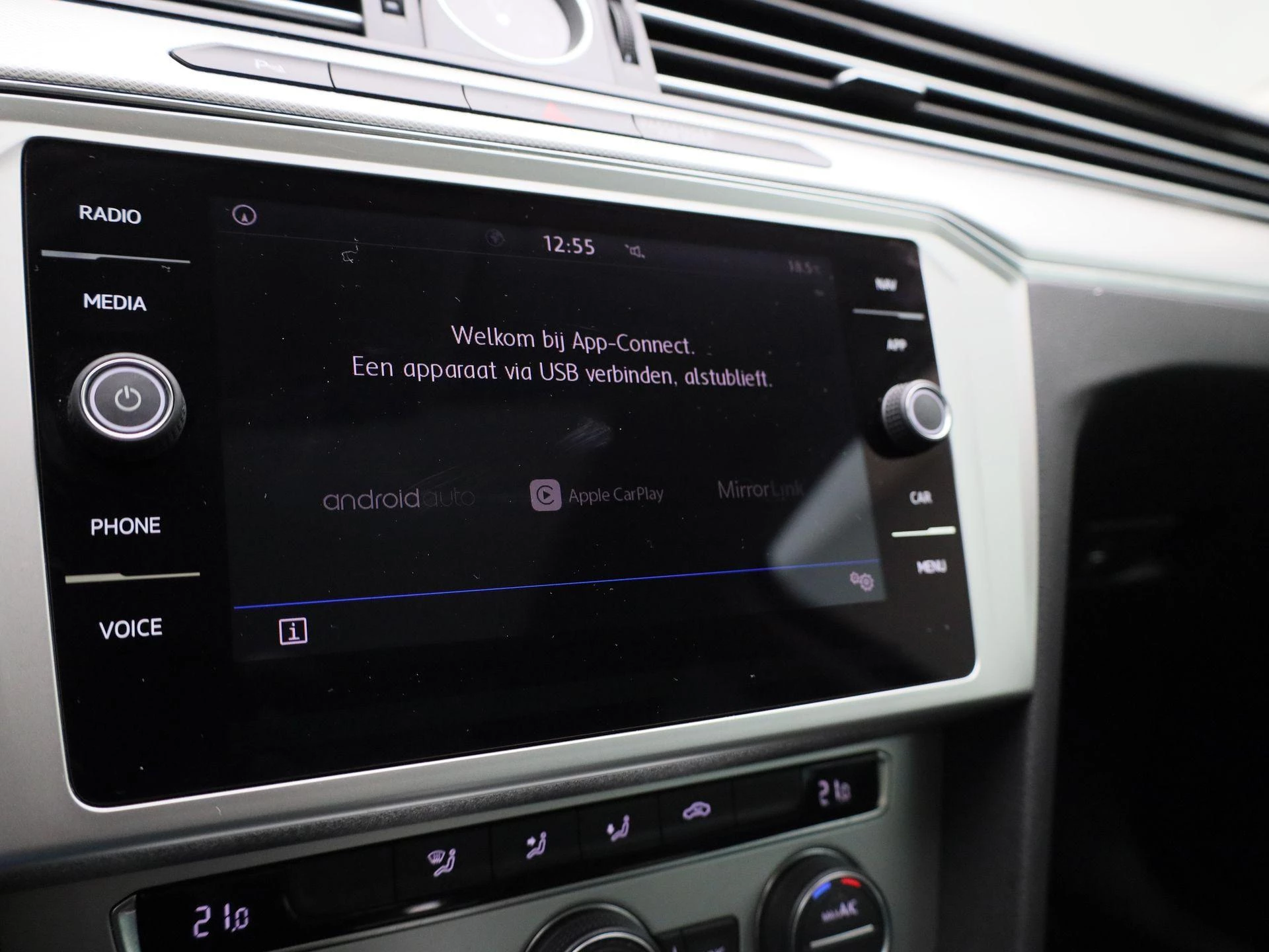 Volkswagen-Passat-image-20