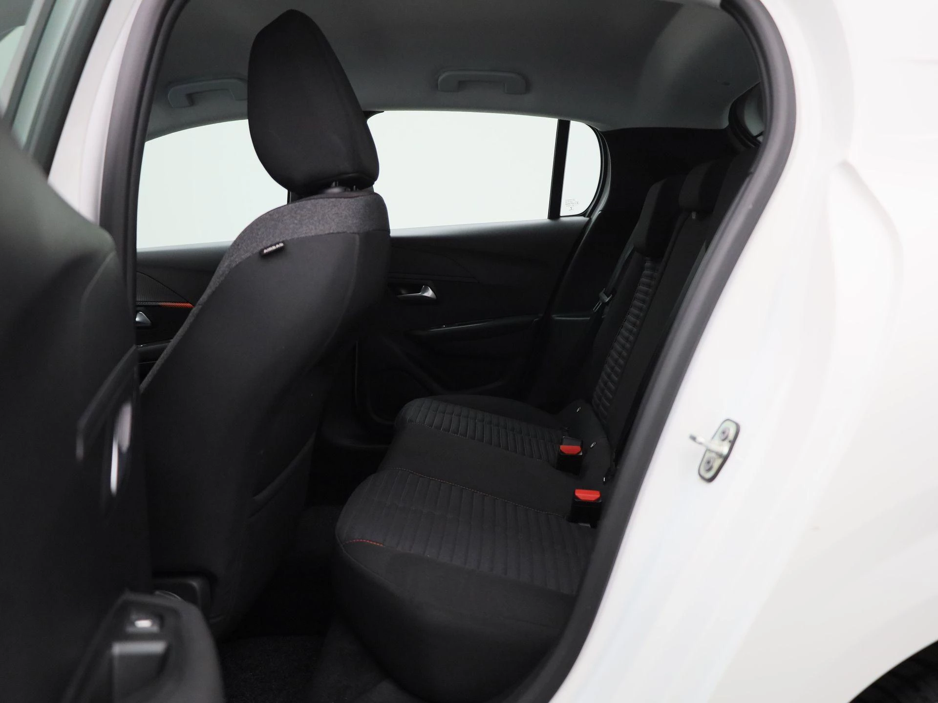 Peugeot-208-image-11
