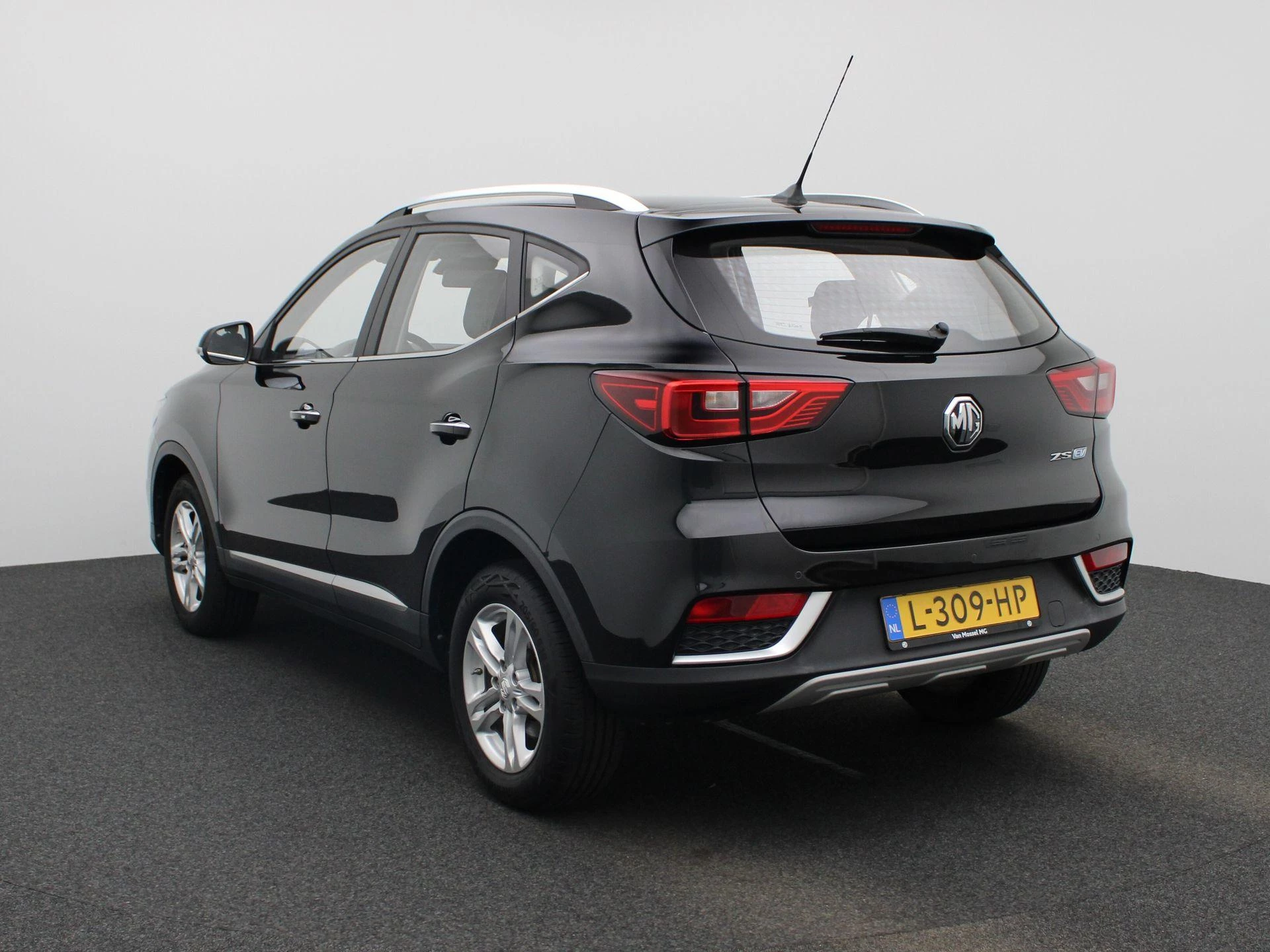 MG-ZS EV-image-1