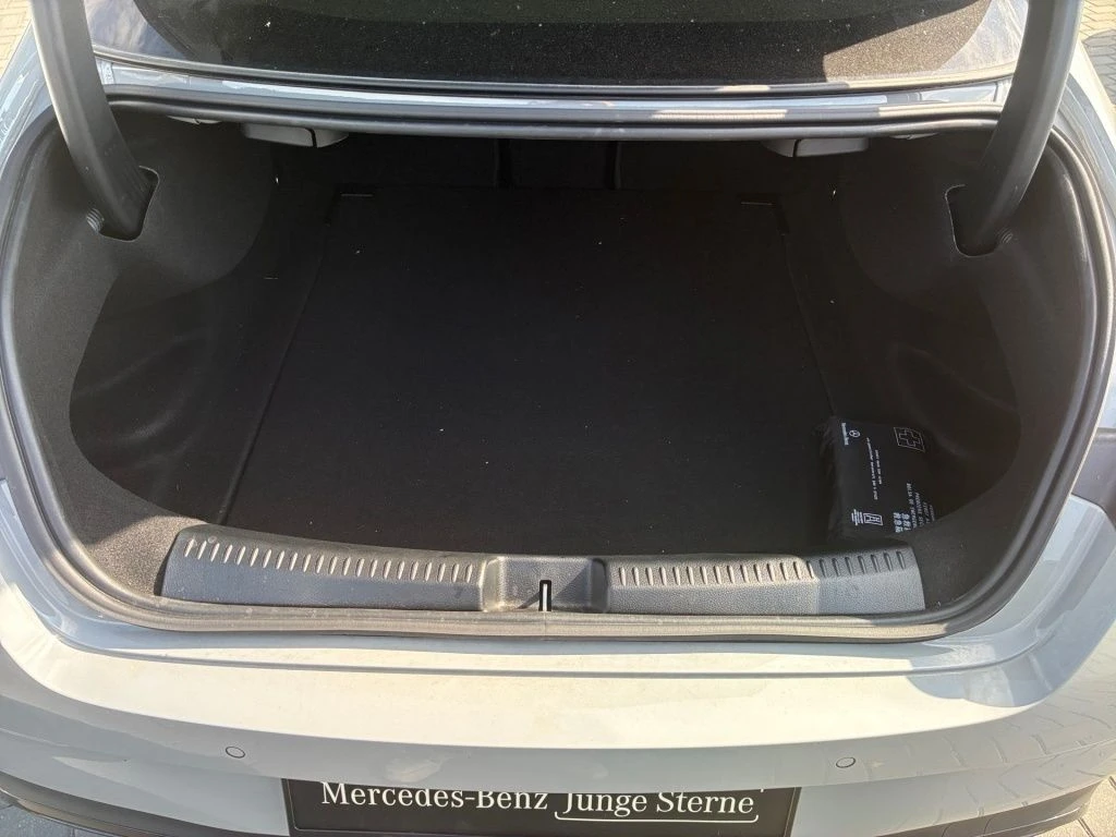 Mercedes-Benz-CLA 200-image-12