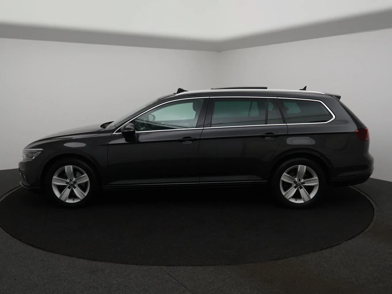 Volkswagen-Passat-image-18