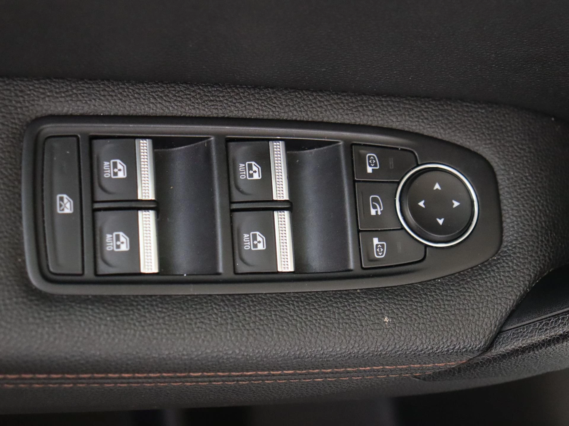 Renault Captur 1.6 E-Tech Plug-in Hybrid 160 Initiale Paris