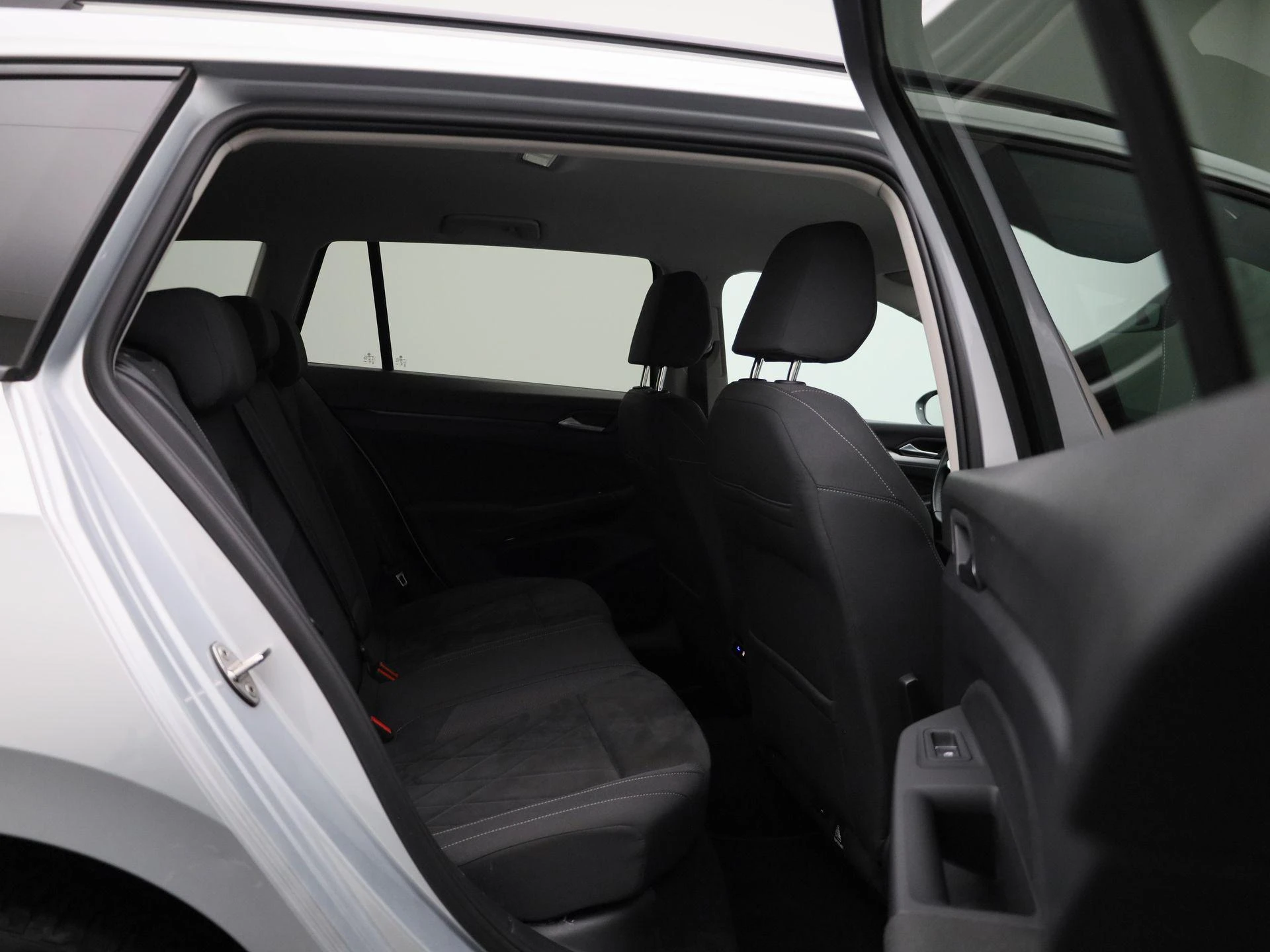 Volkswagen-Golf-image-36