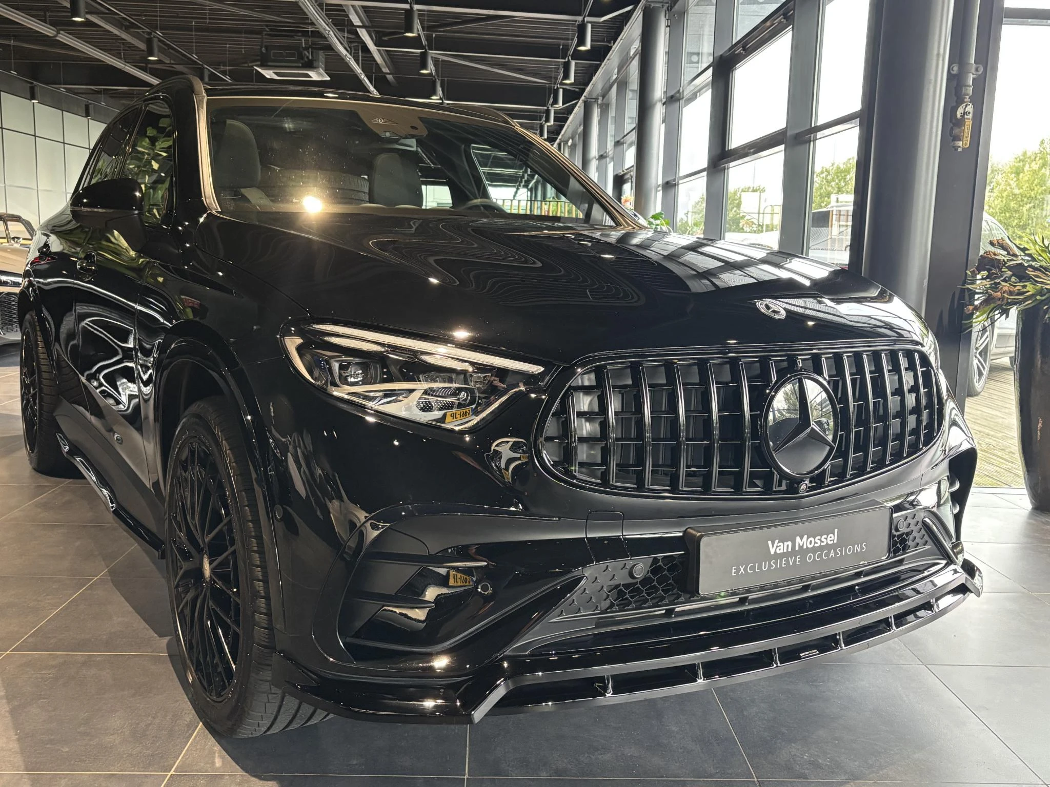 Mercedes-Benz-GLC-image-2
